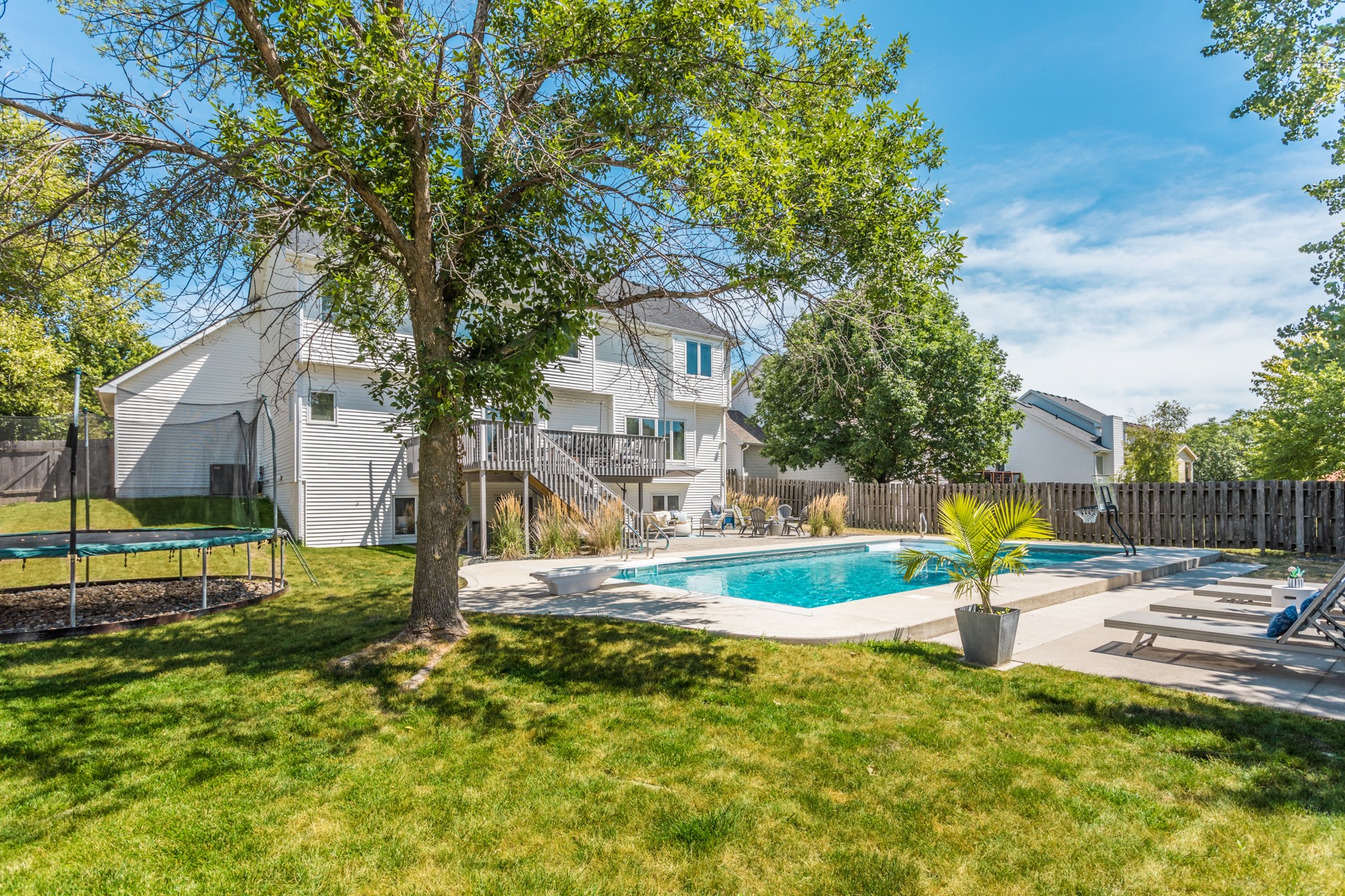 800 SE Plumwood Lane