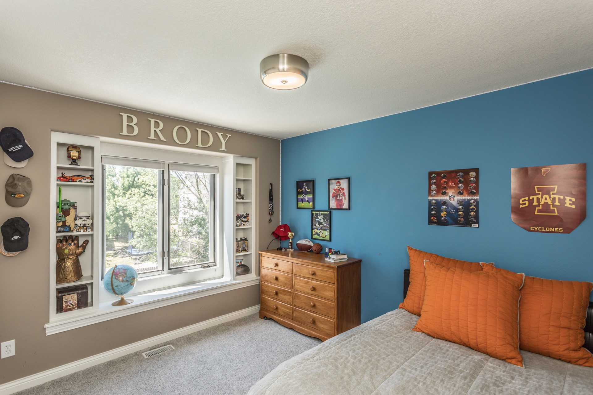 800 SE Plumwood Lane