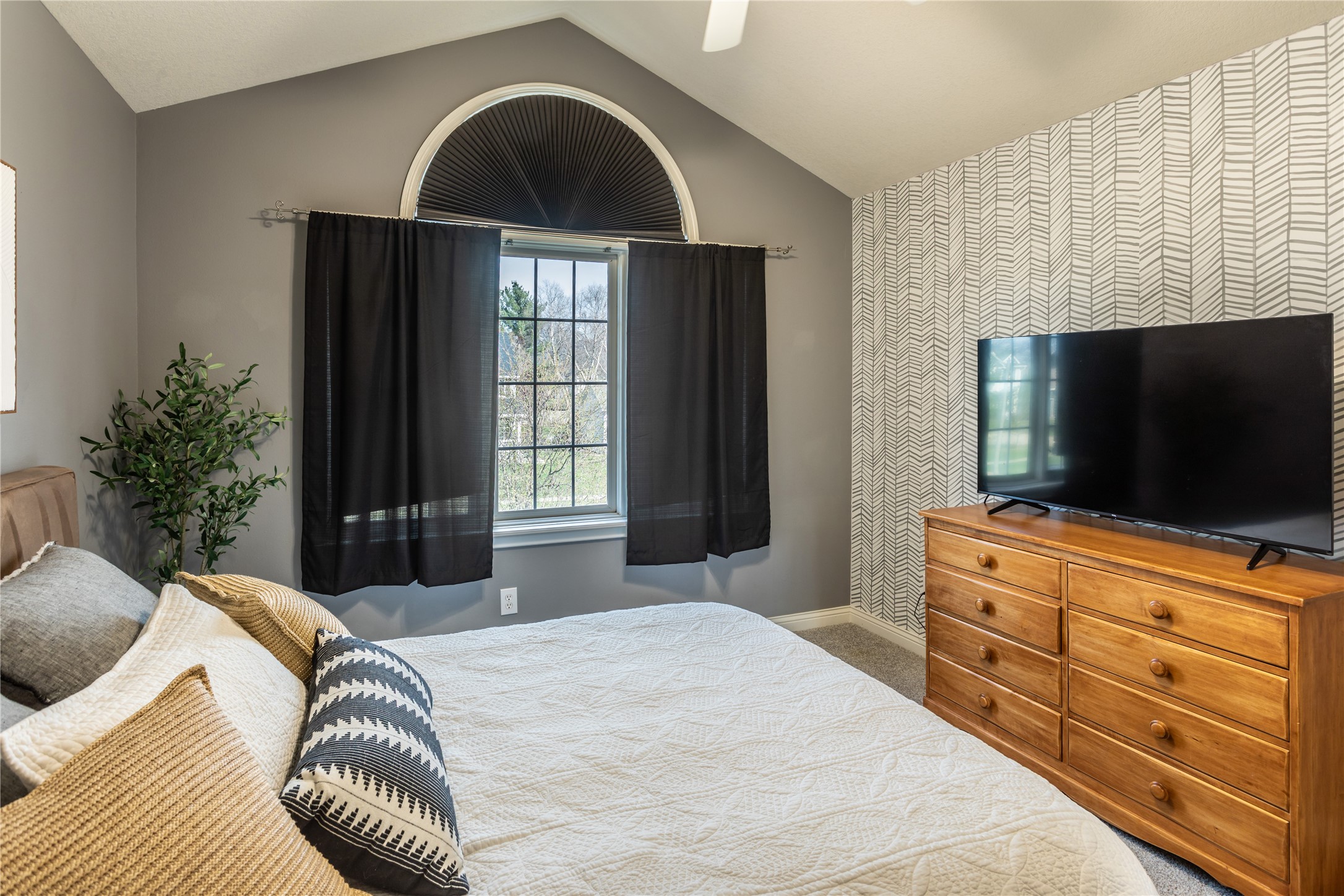 800 SE Plumwood Lane