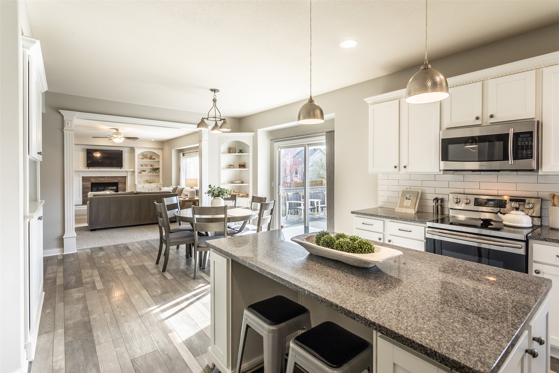 800 SE Plumwood Lane