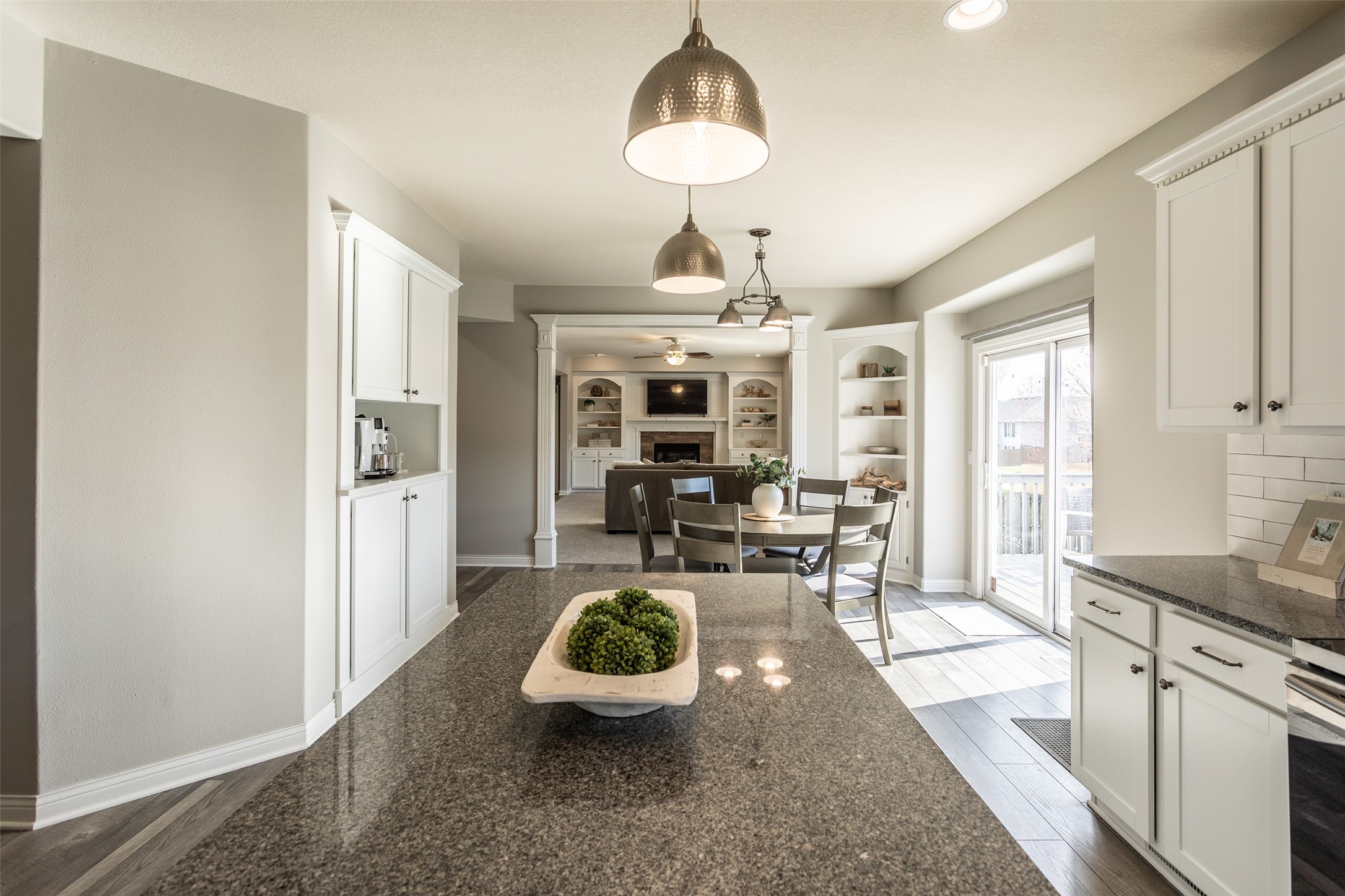 800 SE Plumwood Lane