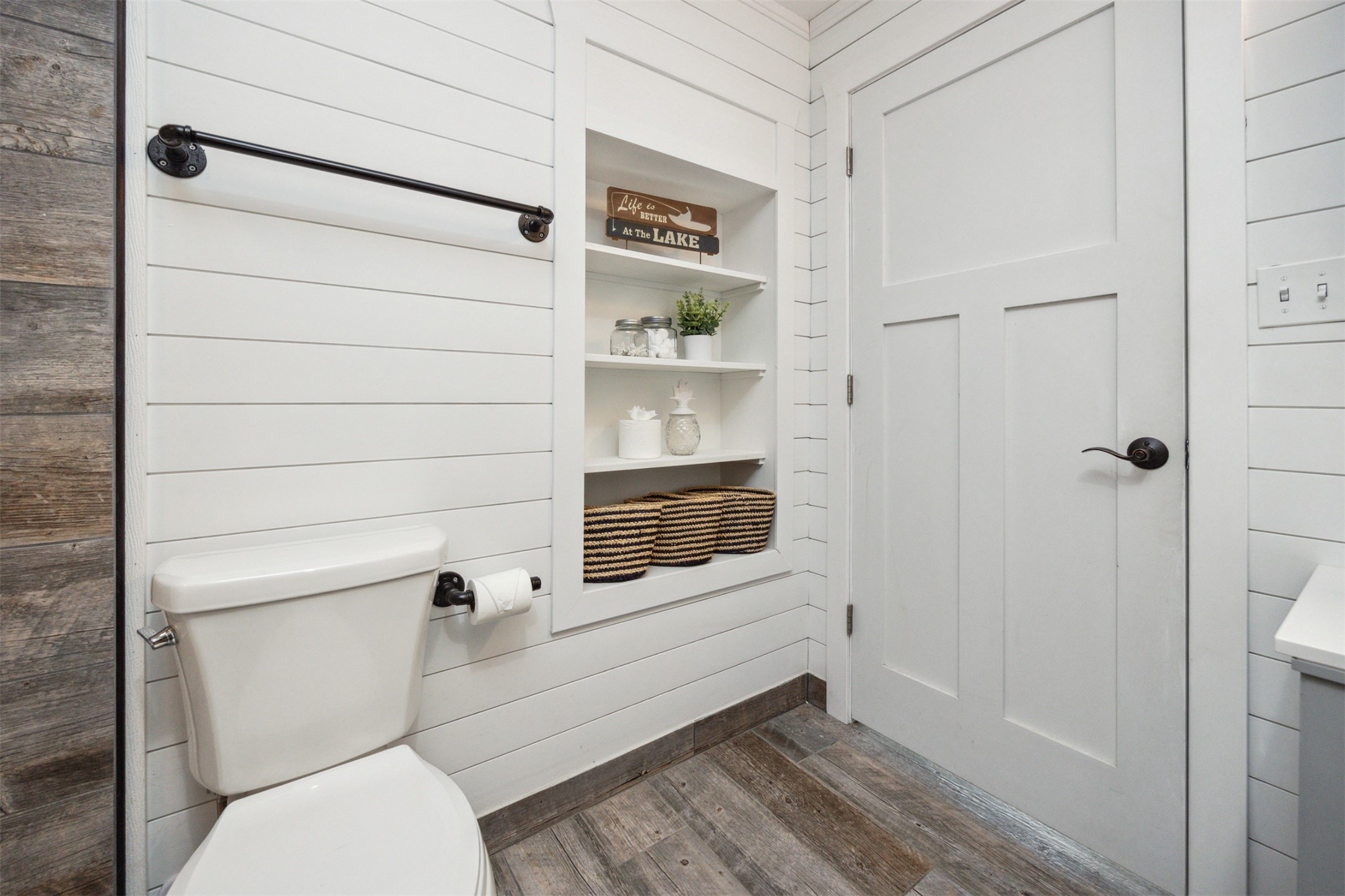 8350 Lakeshore Drive