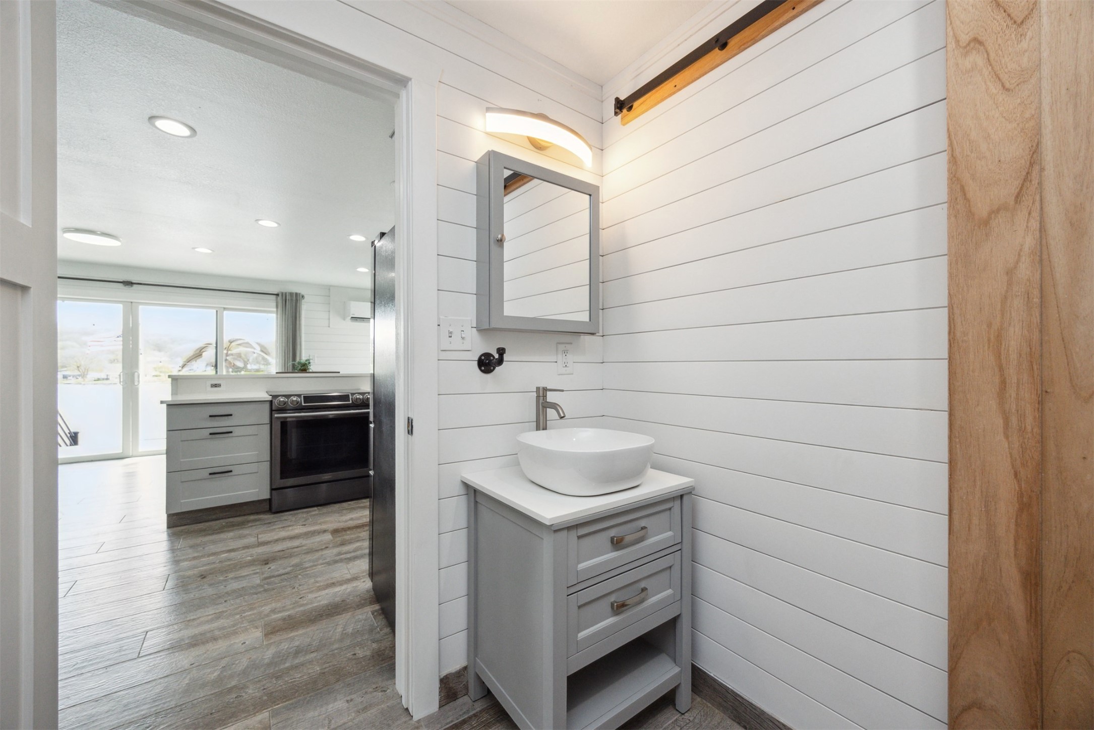 8350 Lakeshore Drive