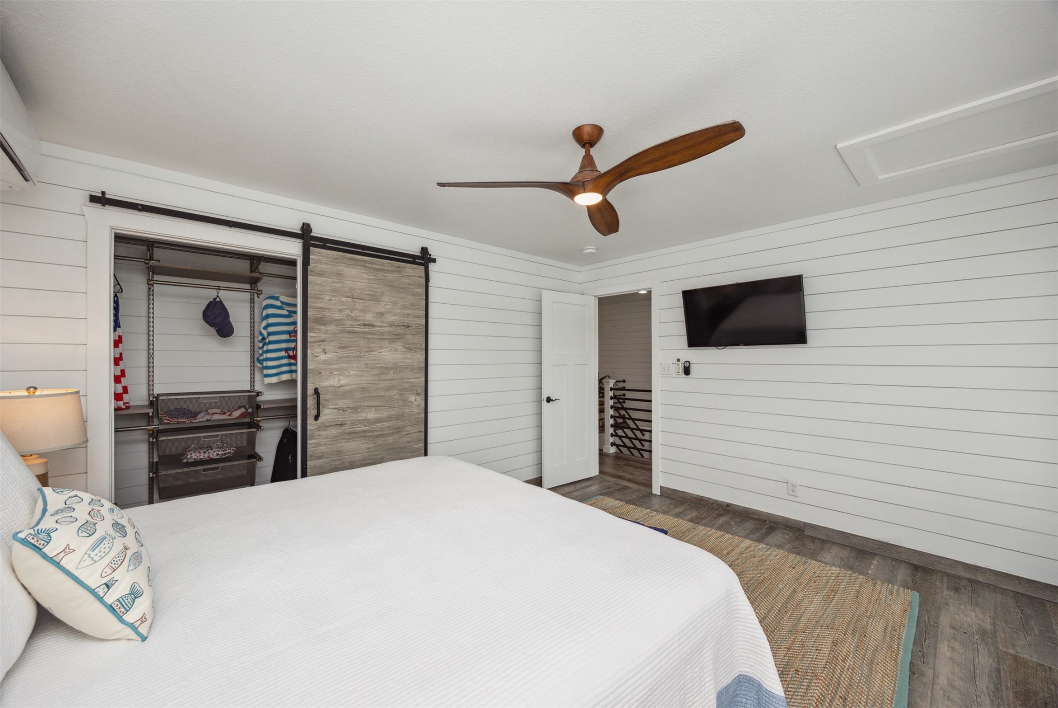 8350 Lakeshore Drive