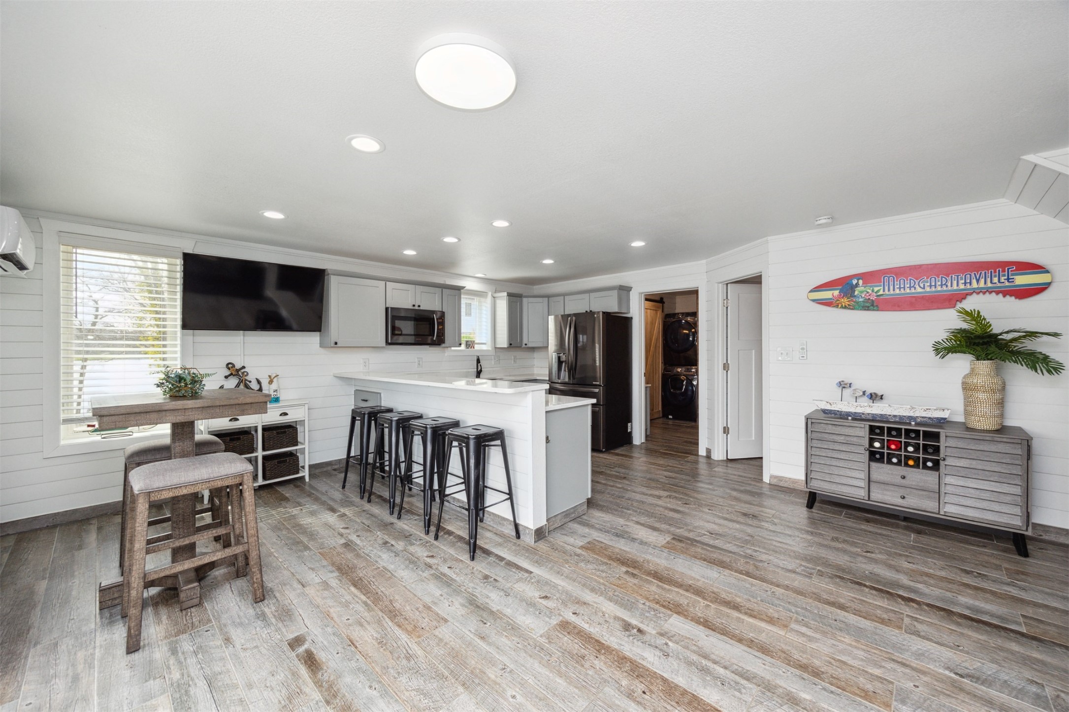 8350 Lakeshore Drive