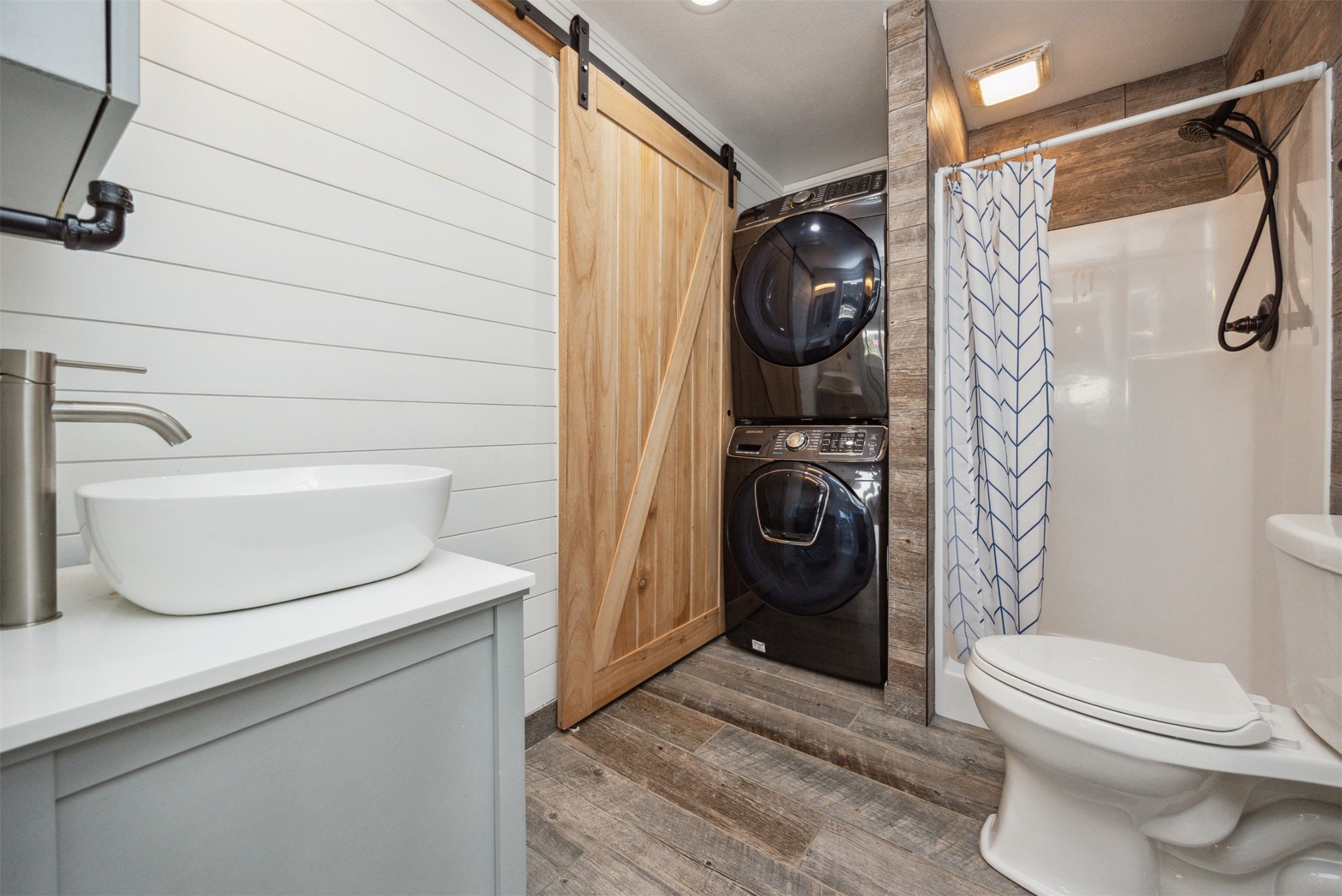 8350 Lakeshore Drive