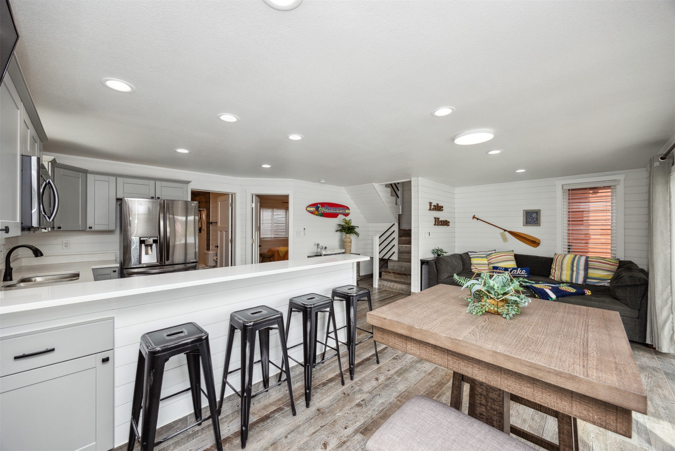 8350 Lakeshore Drive