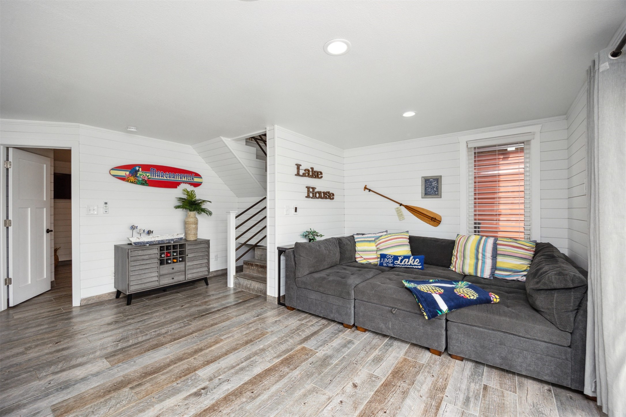 8350 Lakeshore Drive