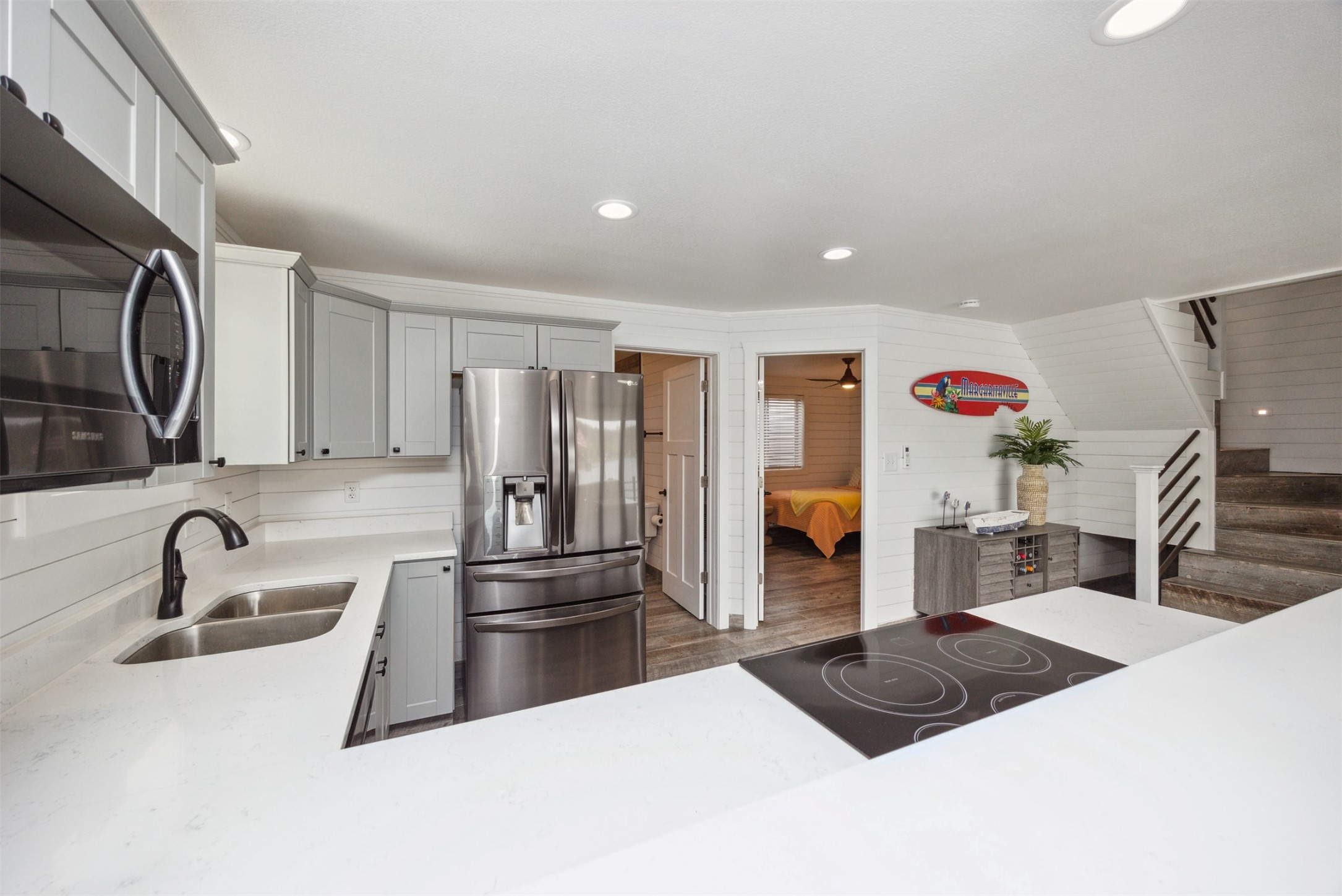 8350 Lakeshore Drive