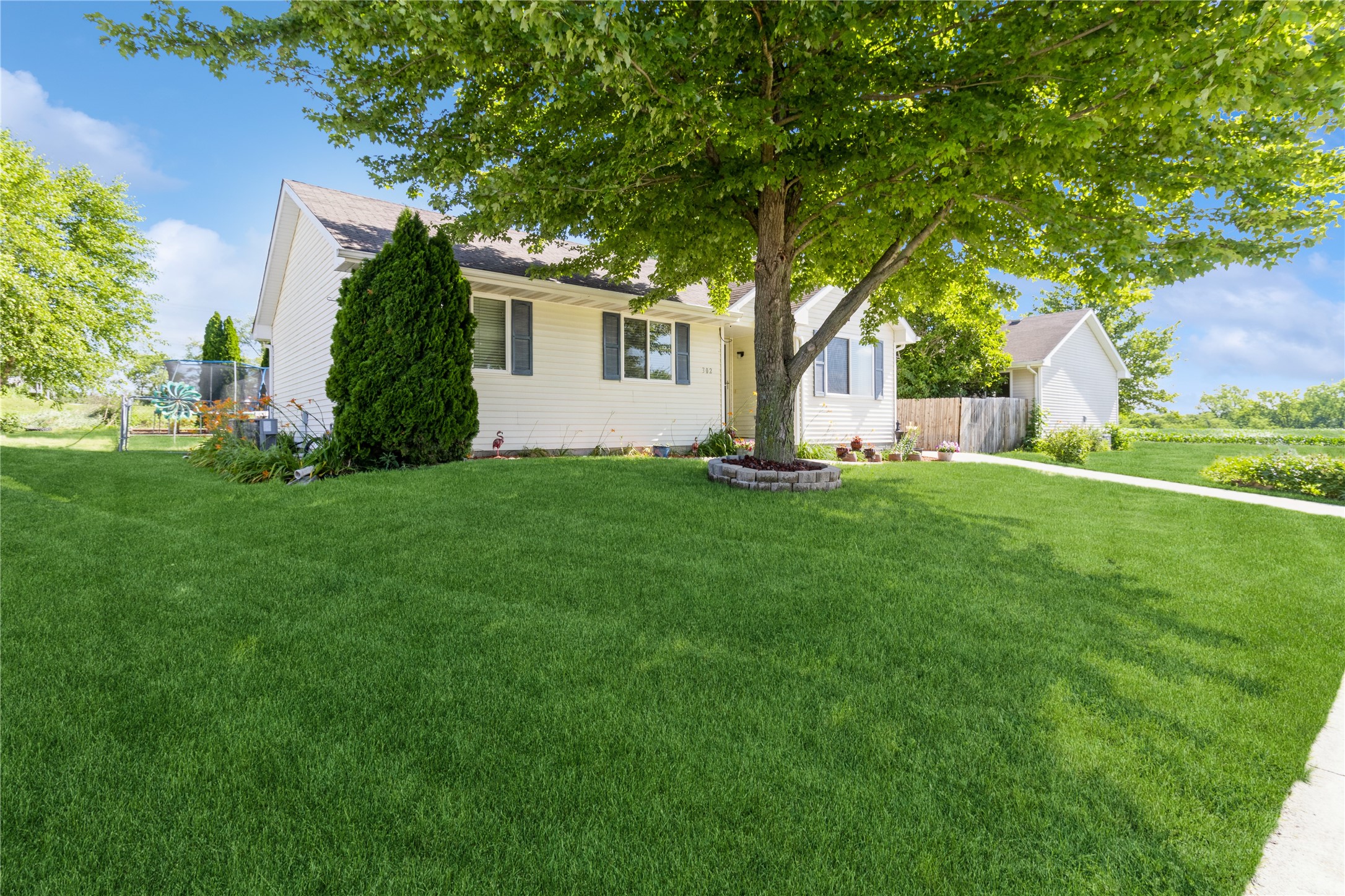302 W 18th Place