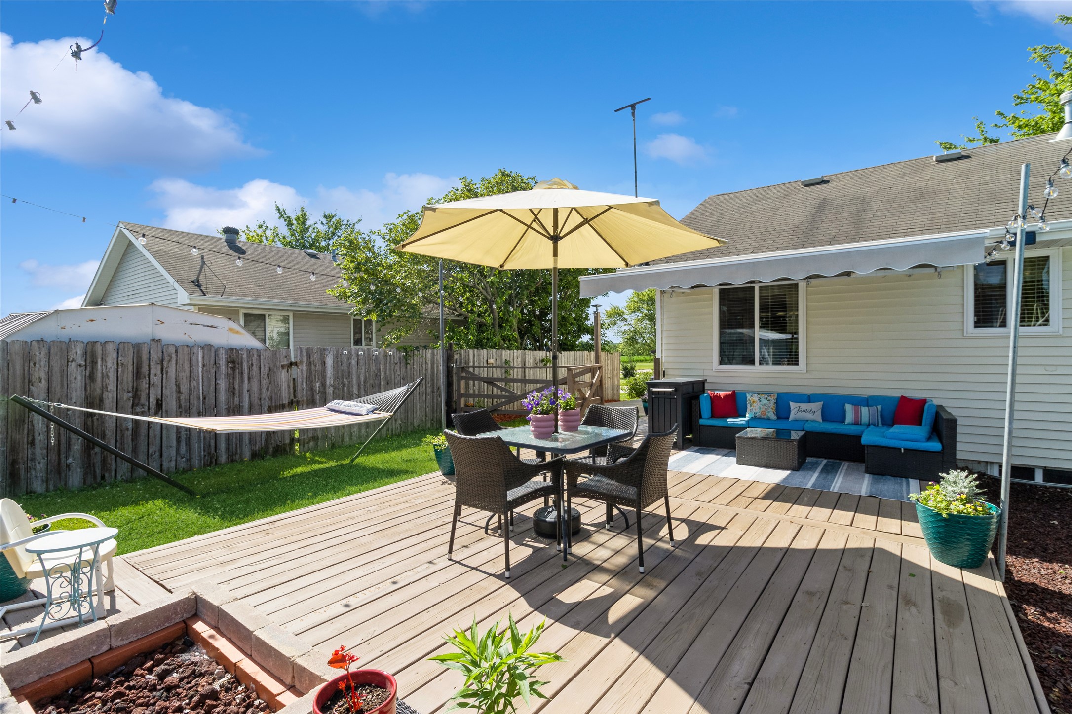 302 W 18th Place