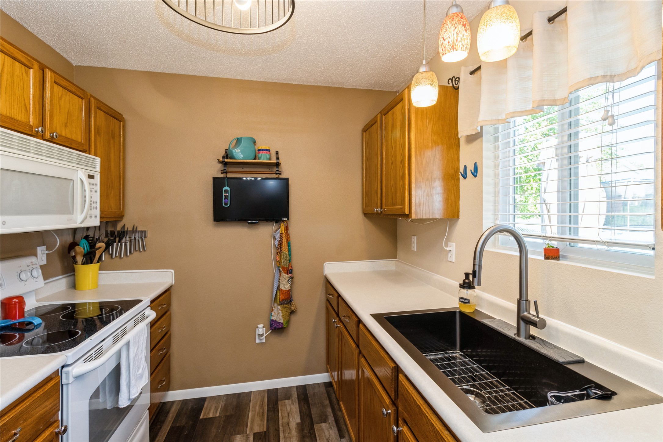 302 W 18th Place