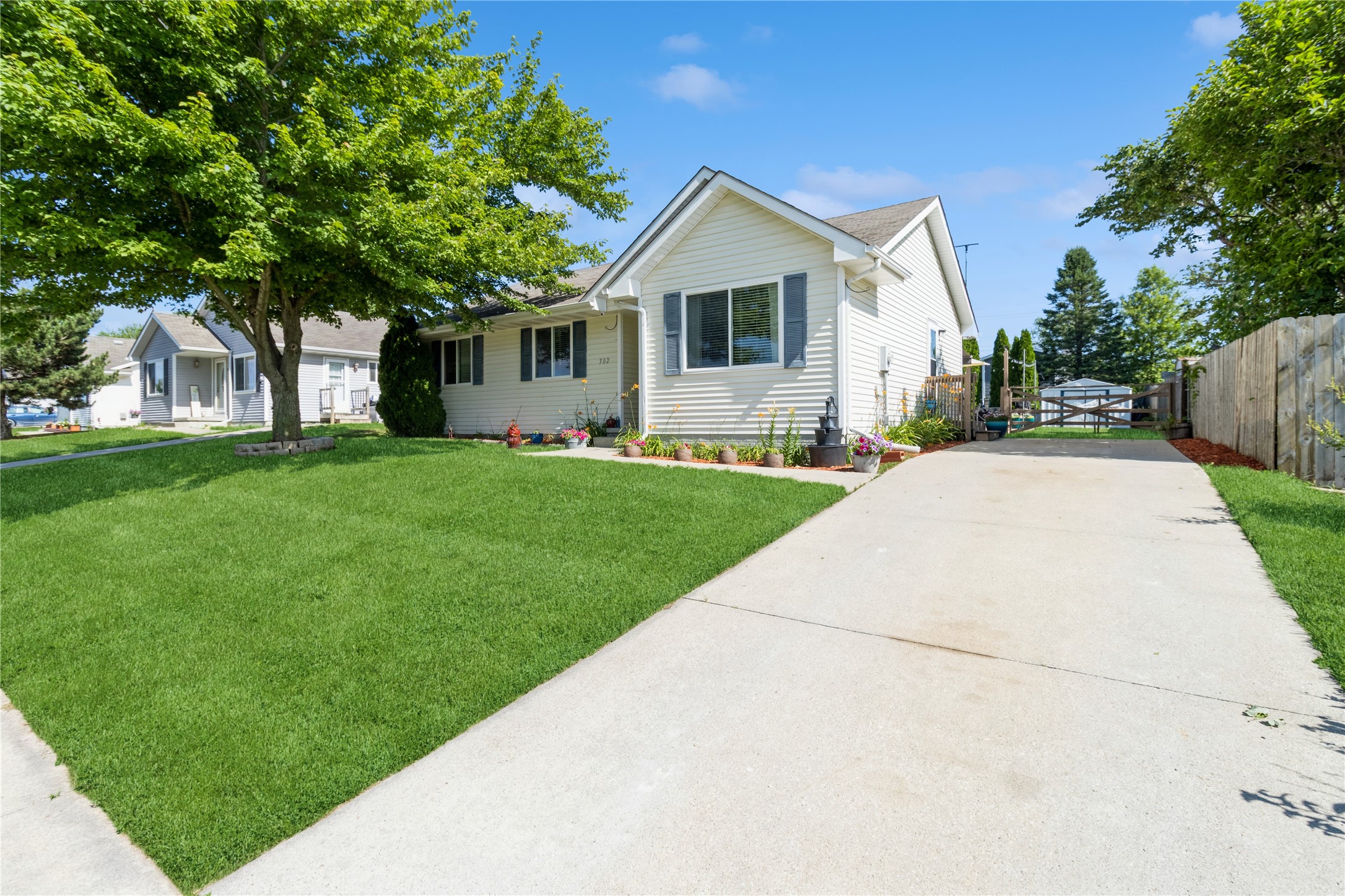 302 W 18th Place