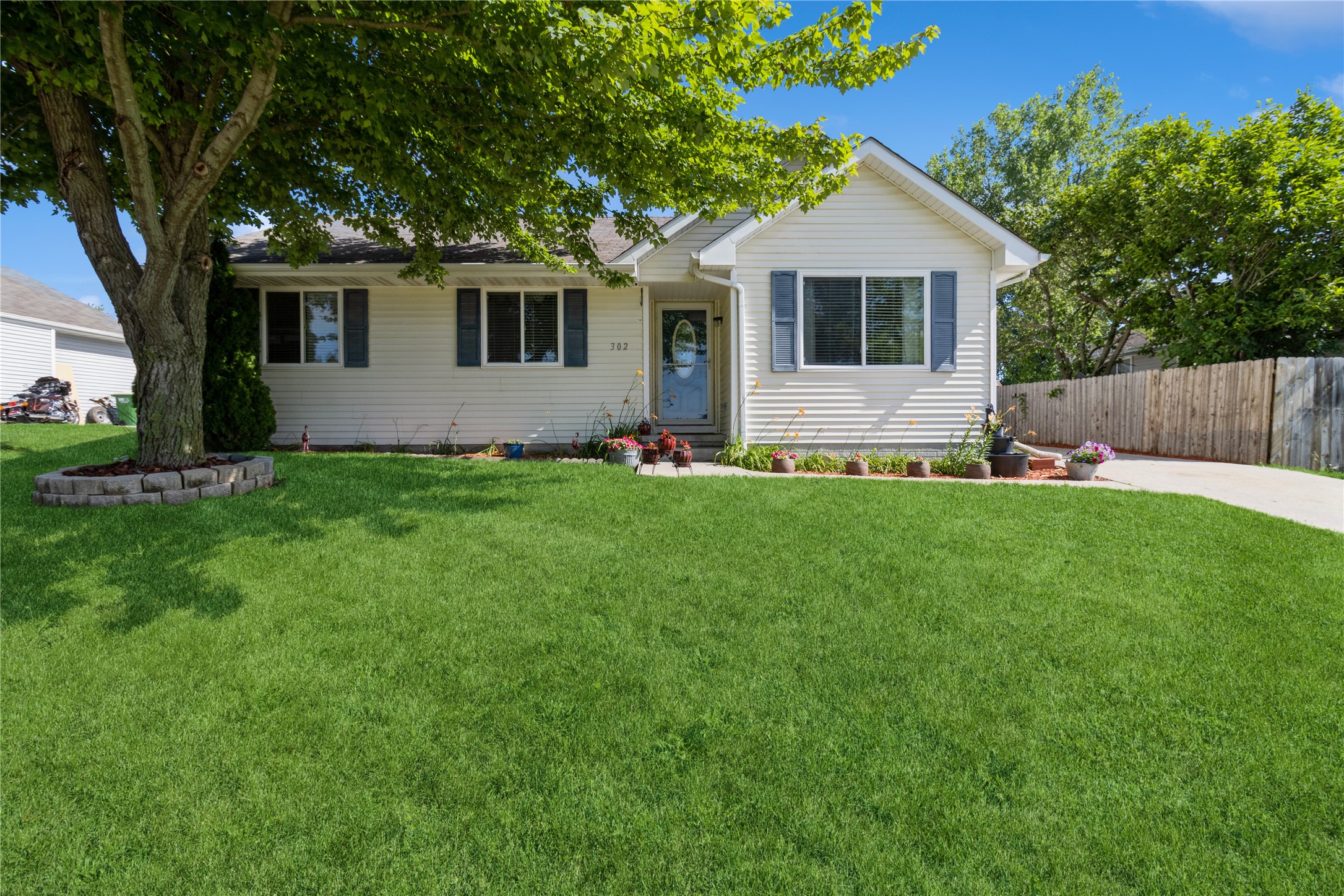 302 W 18th Place