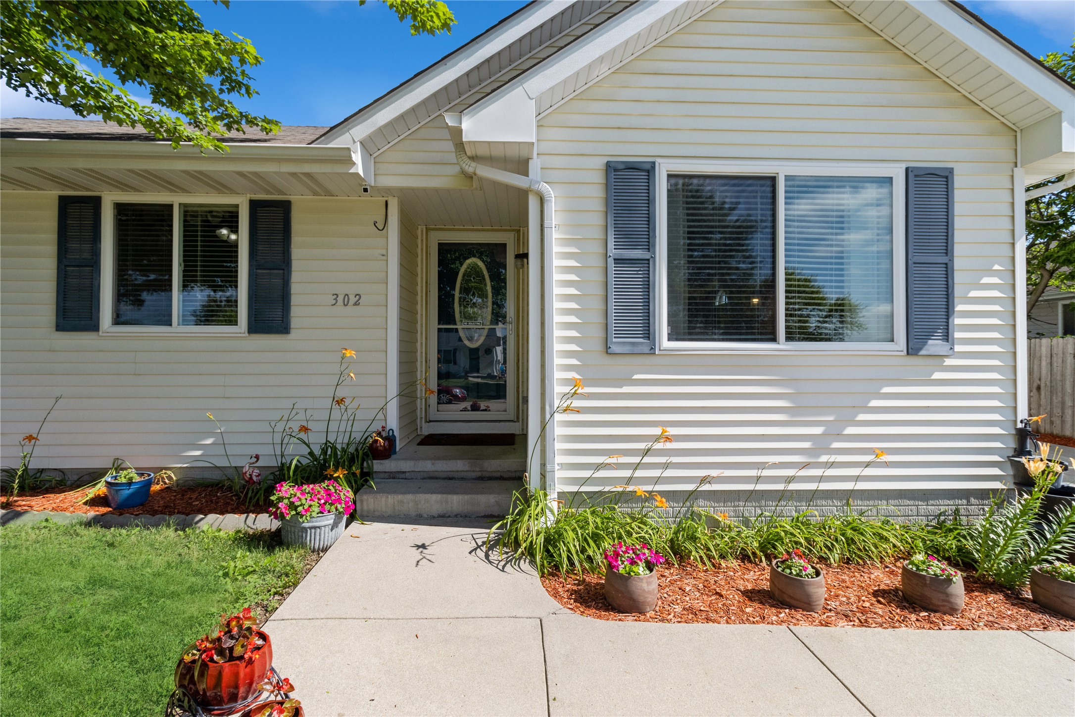 302 W 18th Place