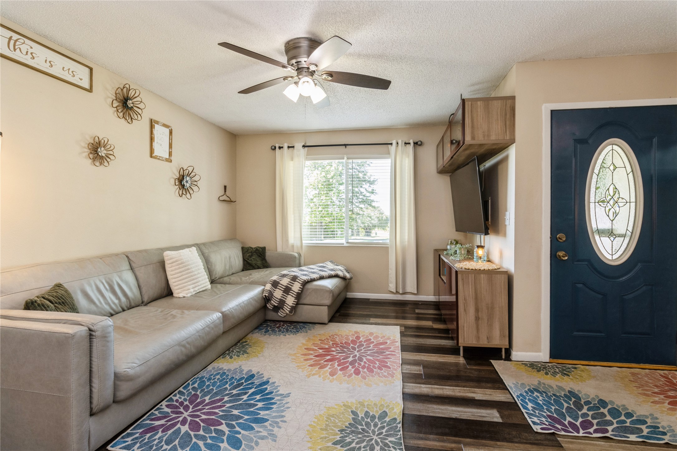 302 W 18th Place
