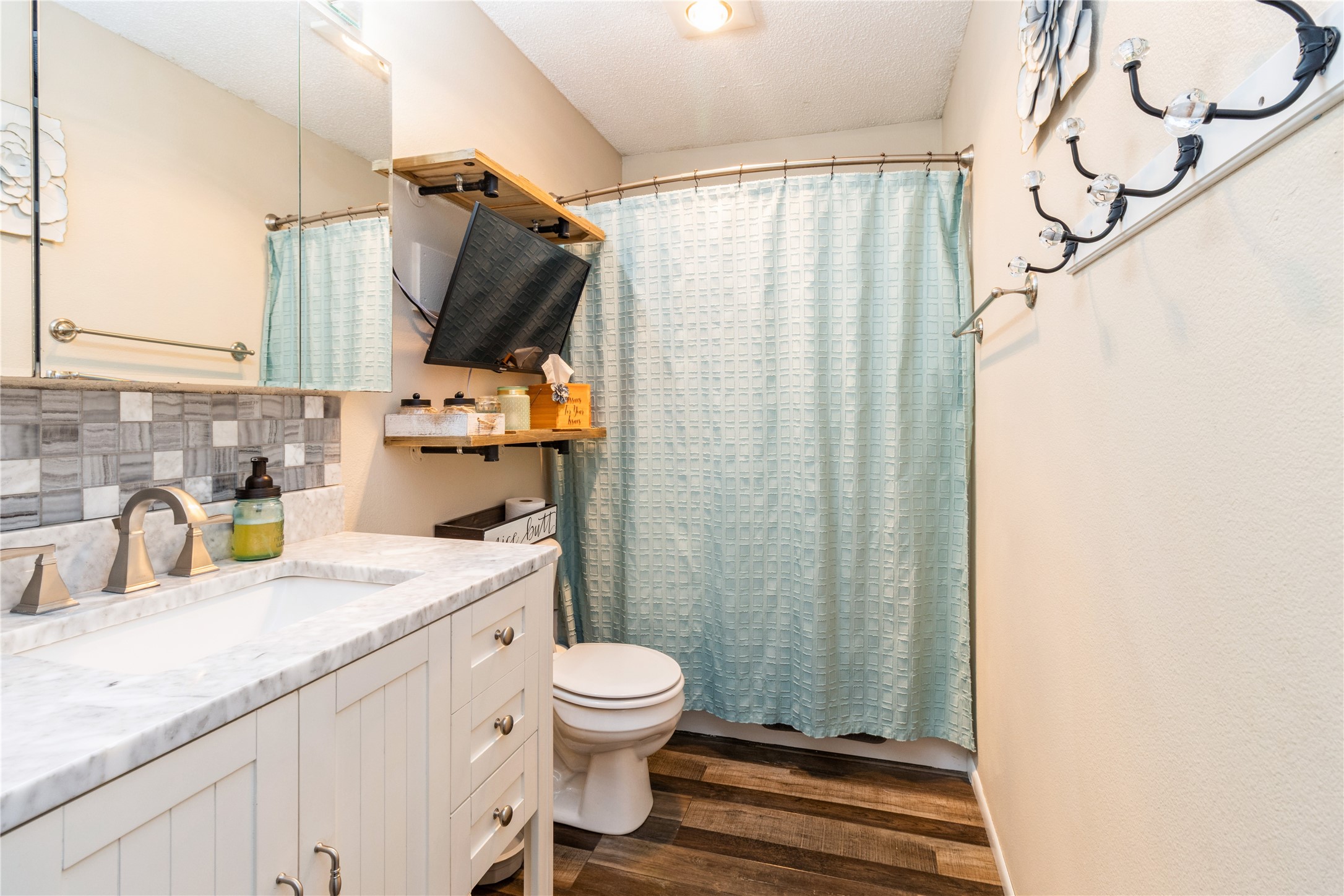 302 W 18th Place