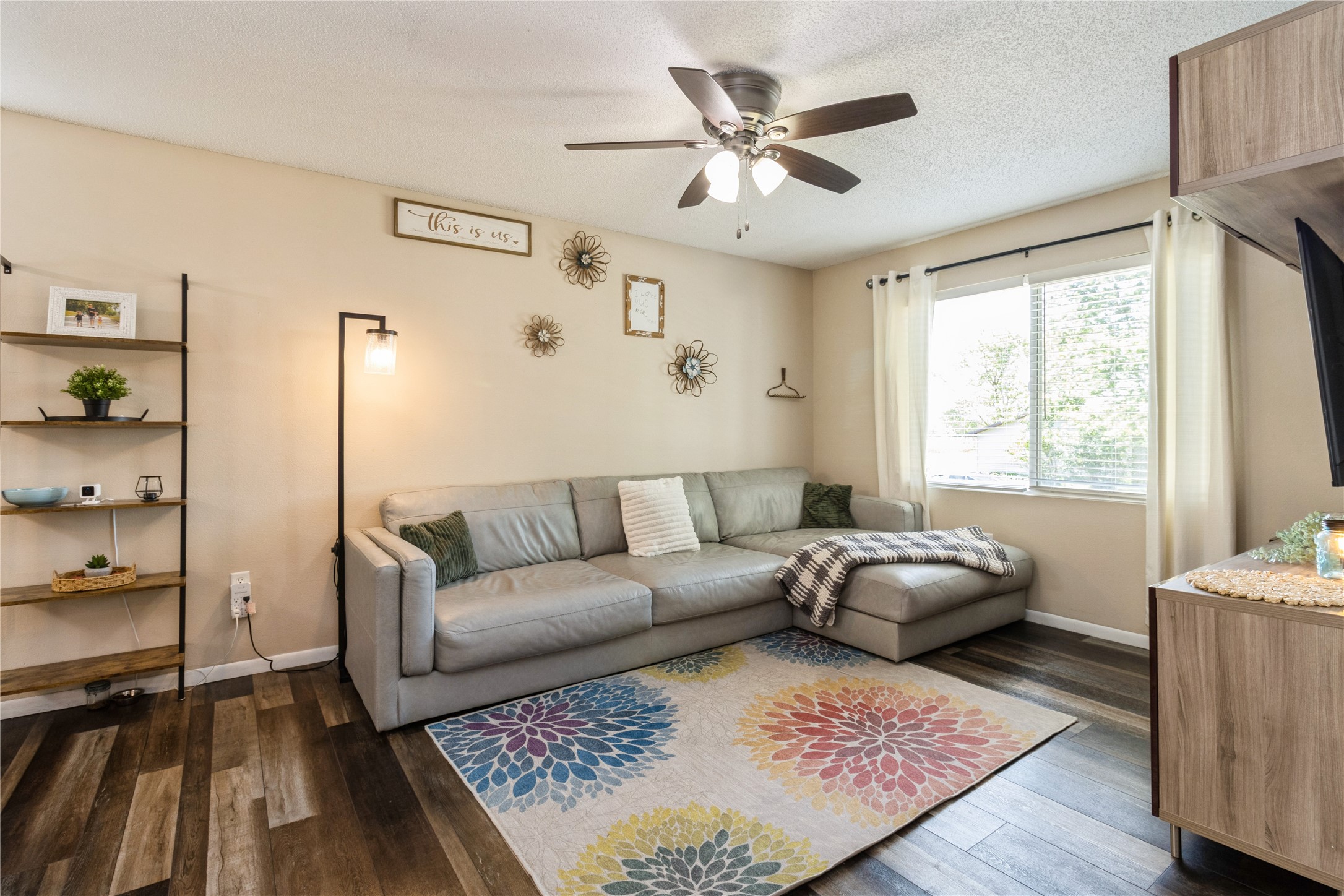302 W 18th Place