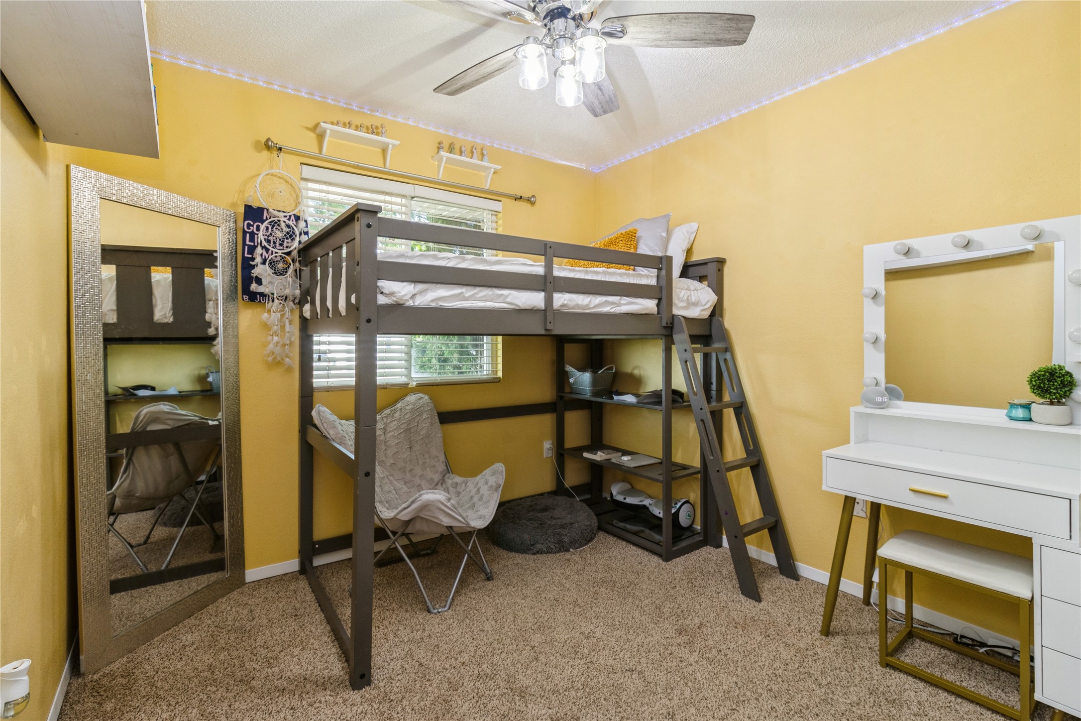 302 W 18th Place