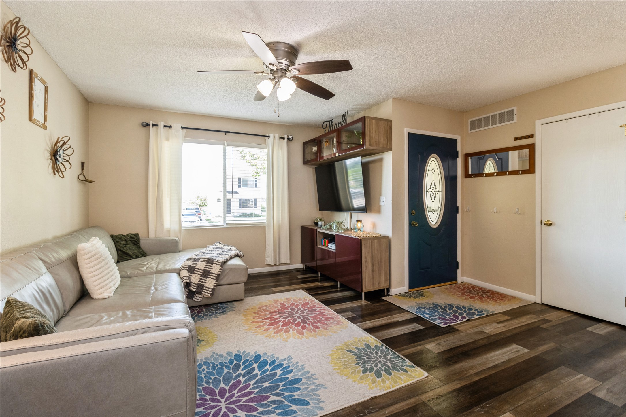 302 W 18th Place