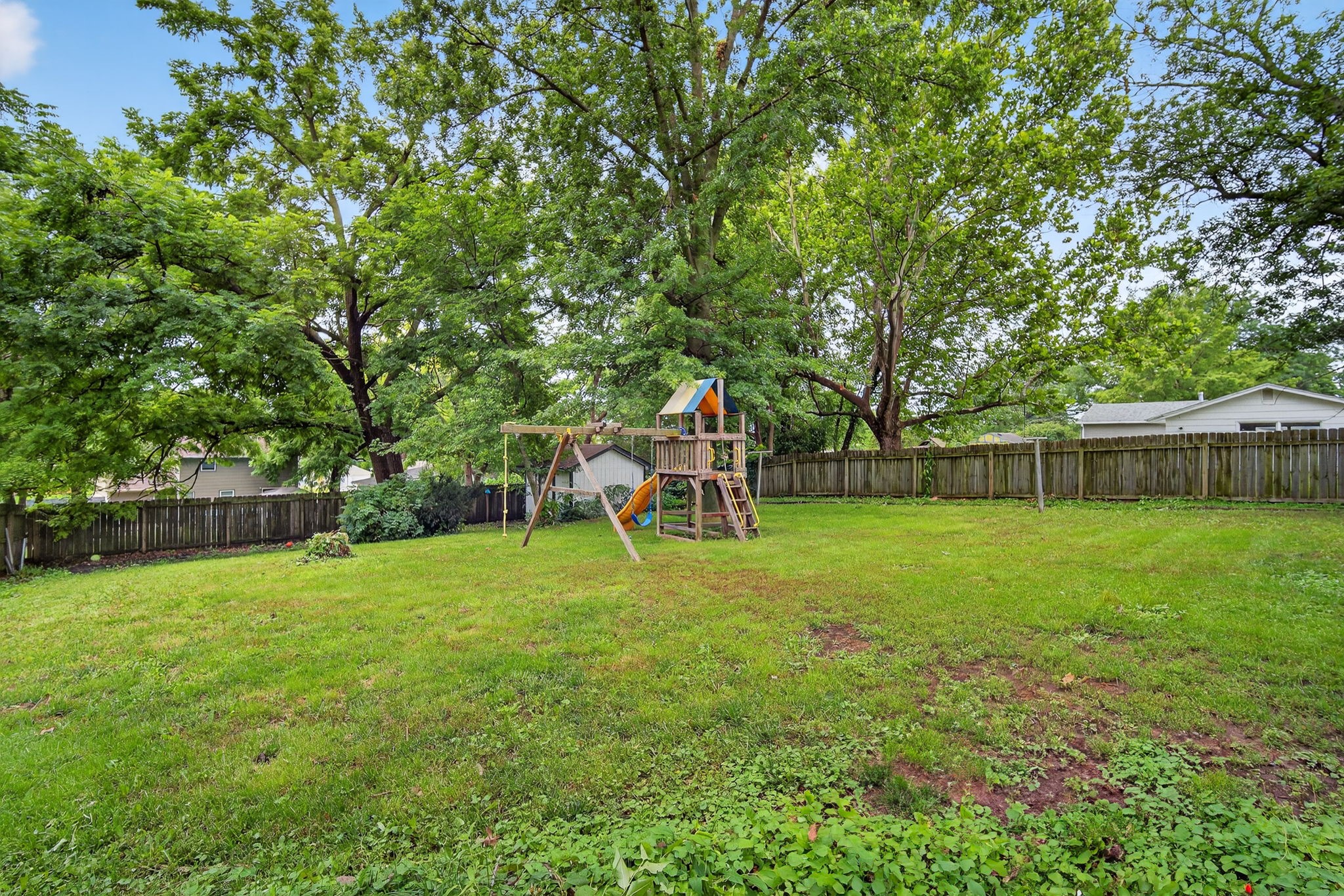 4825 Hillcrest Drive