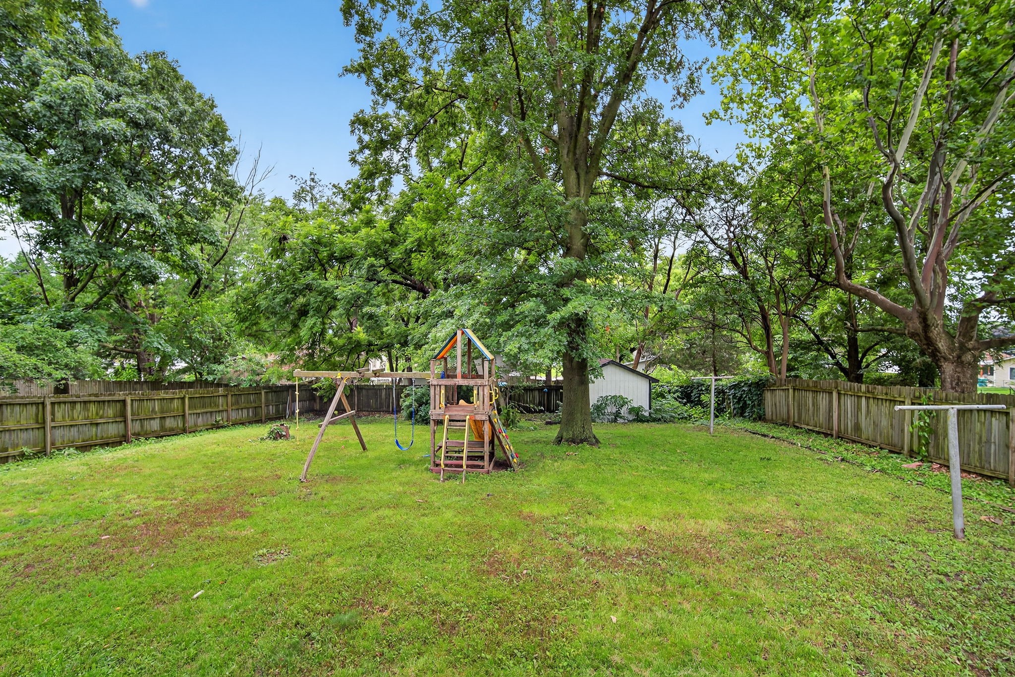 4825 Hillcrest Drive