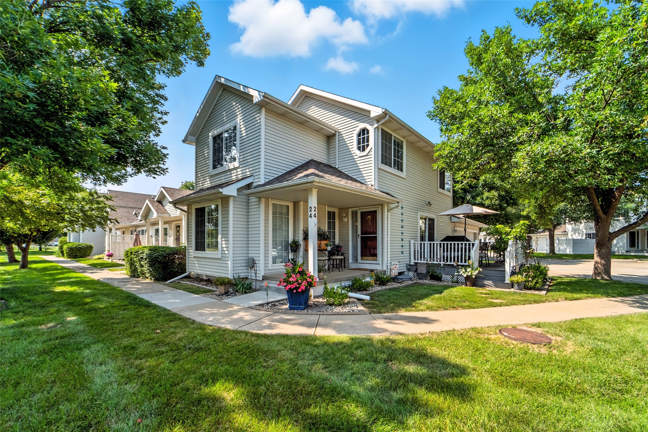 555 SE Laurel Street 24