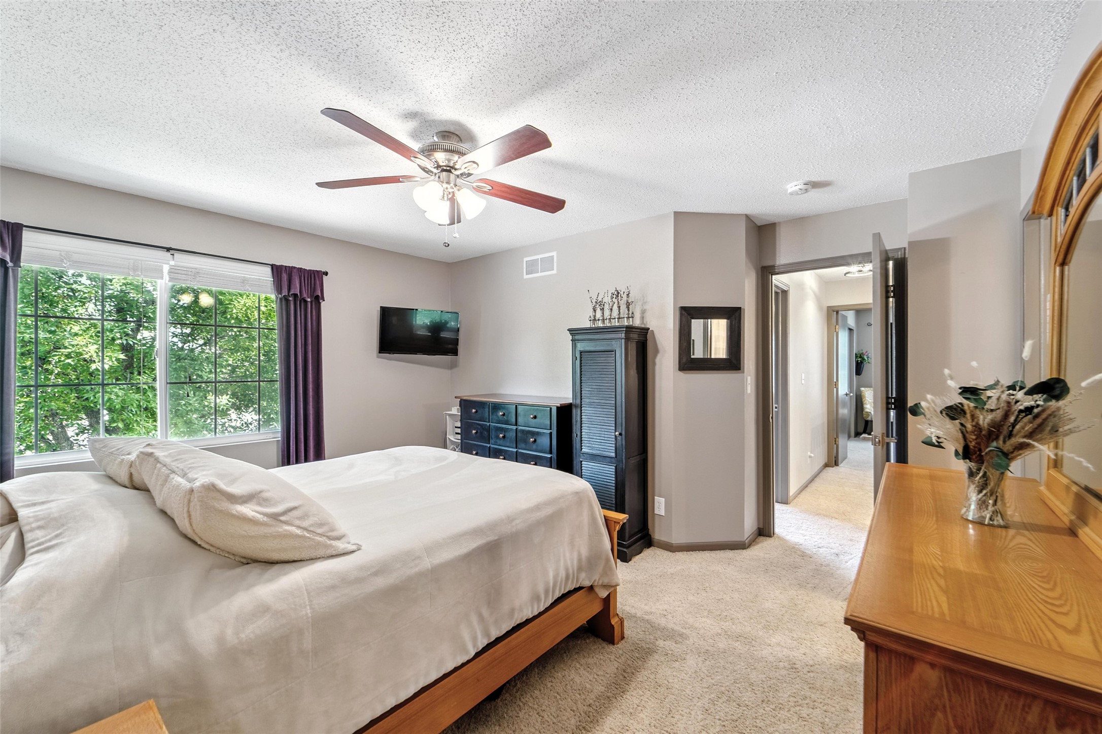 555 SE Laurel Street 24
