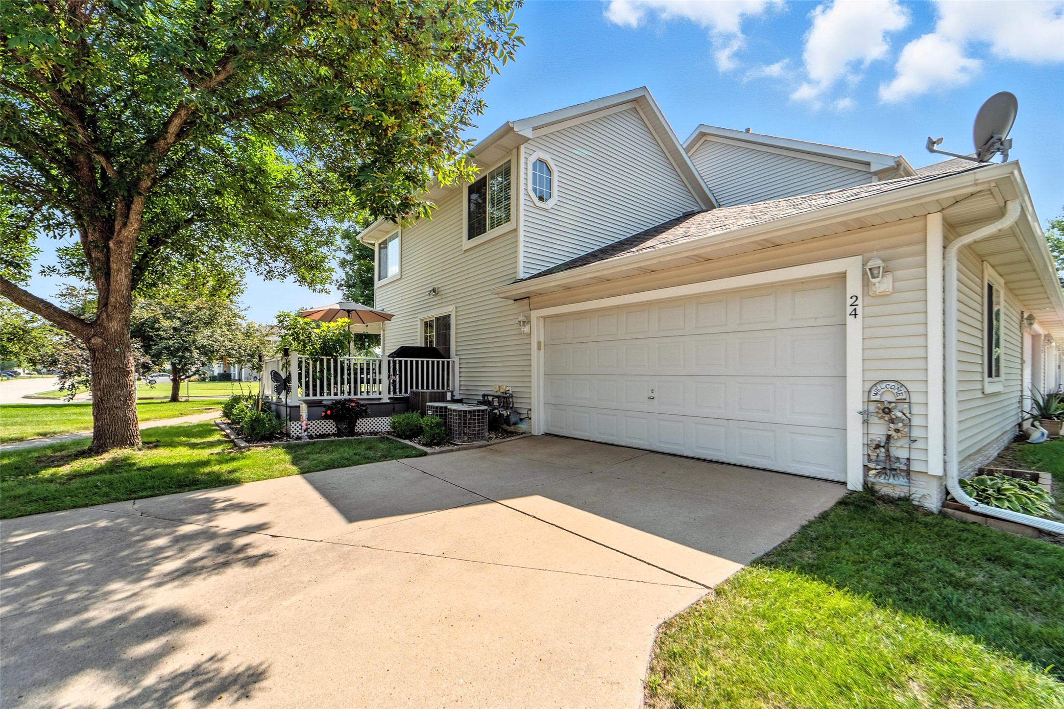 555 SE Laurel Street 24