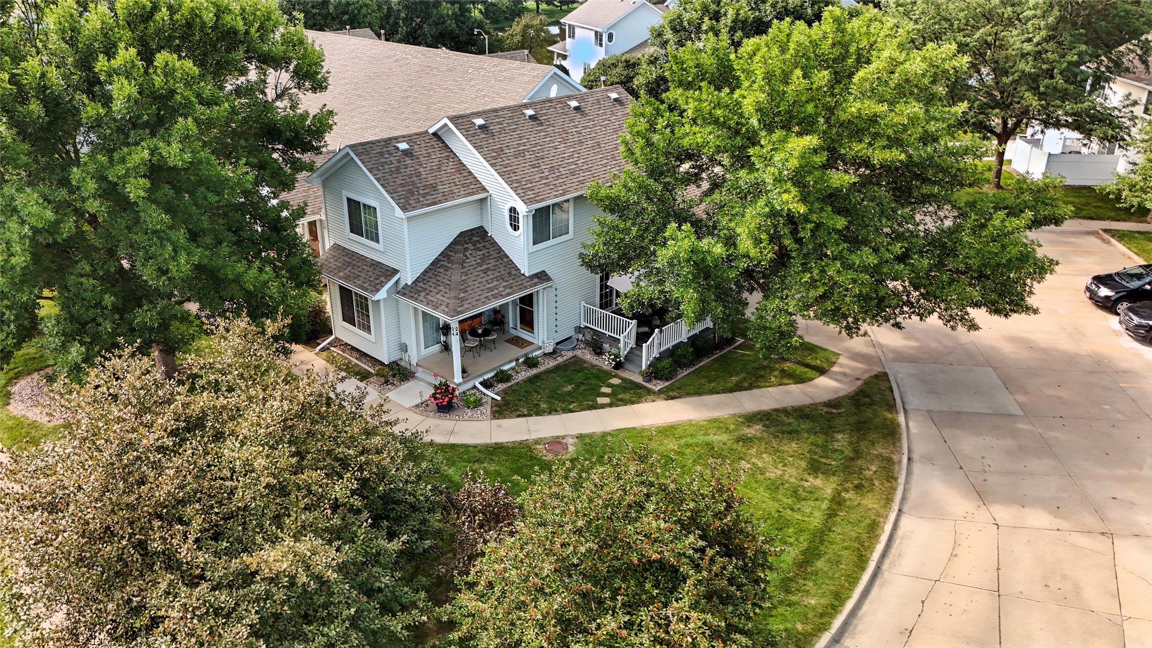 555 SE Laurel Street 24