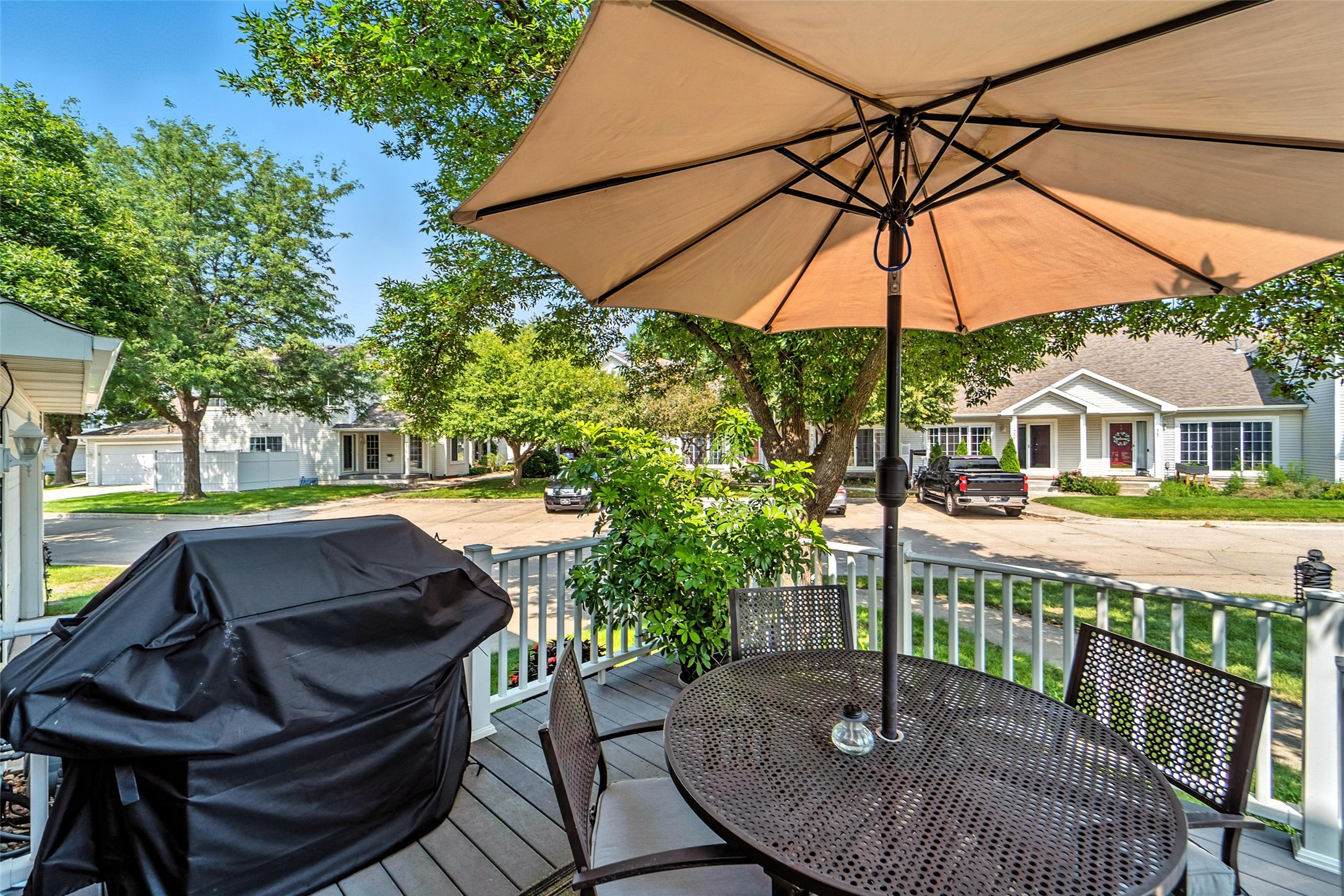 555 SE Laurel Street 24
