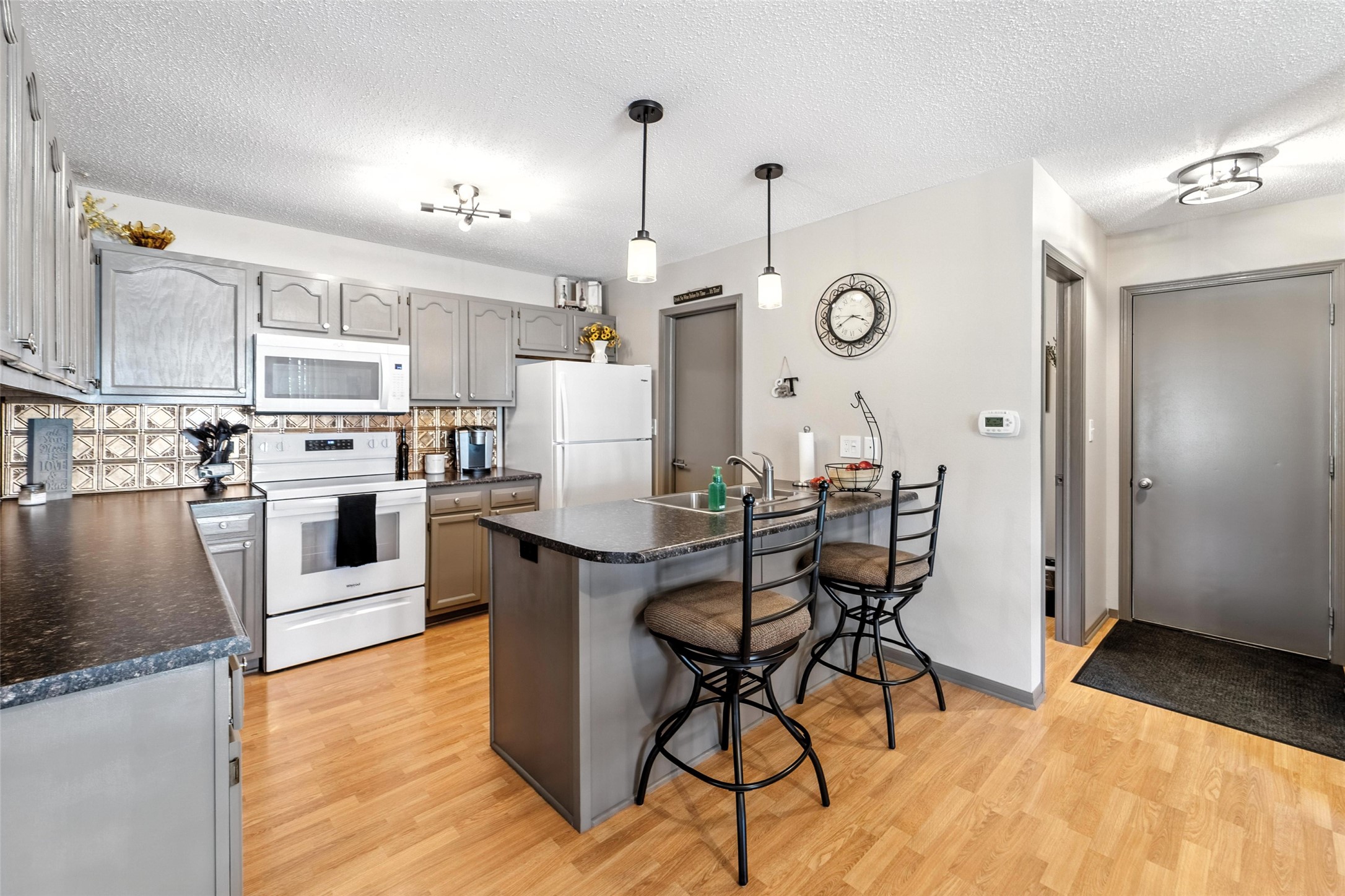 555 SE Laurel Street 24