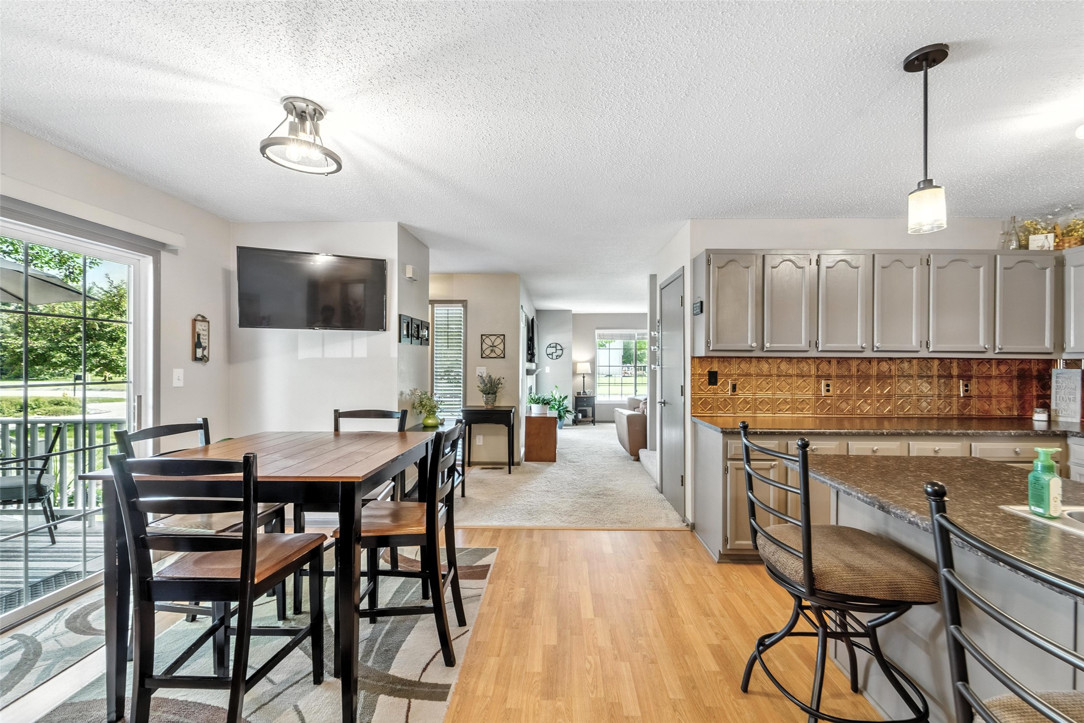 555 SE Laurel Street 24
