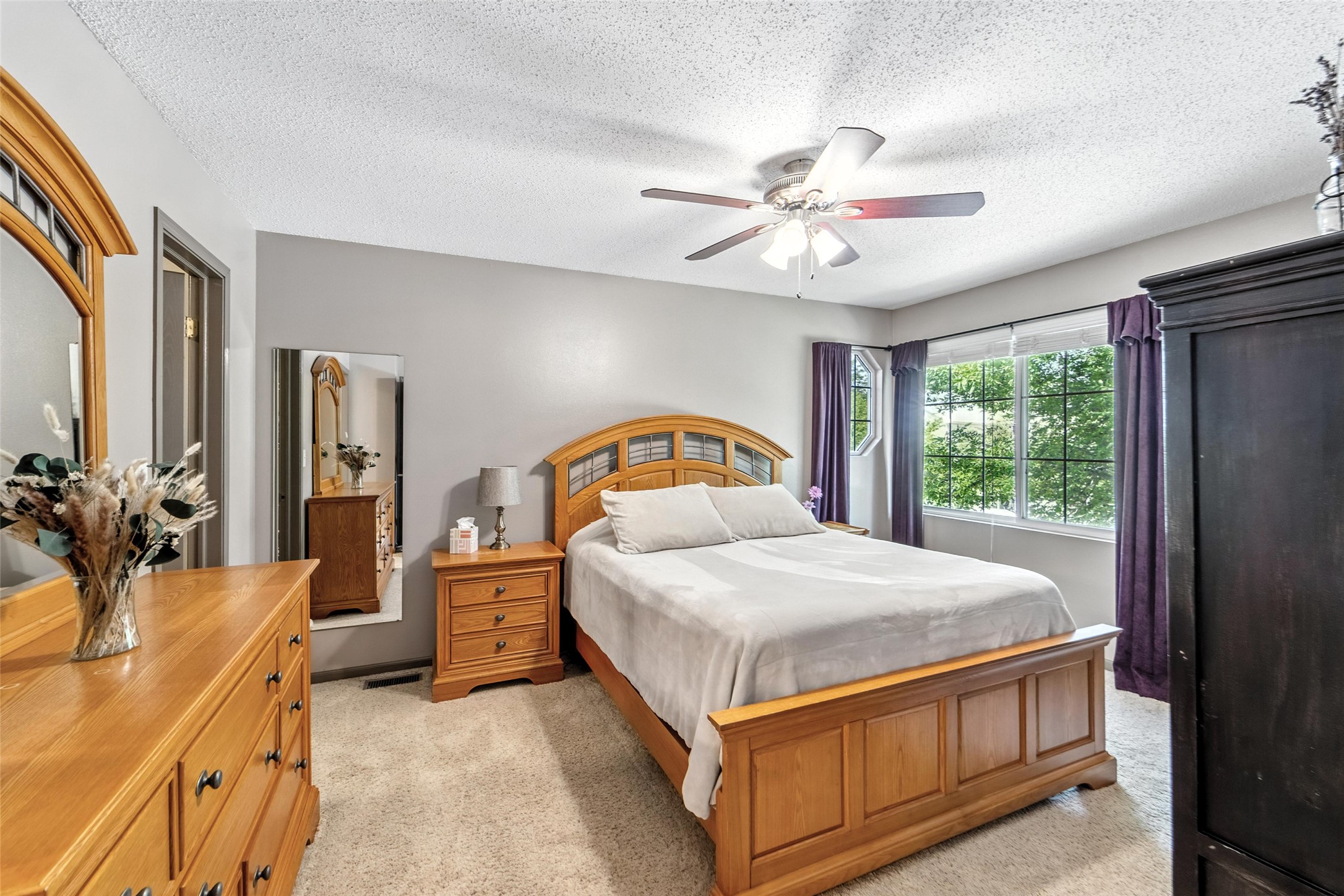 555 SE Laurel Street 24