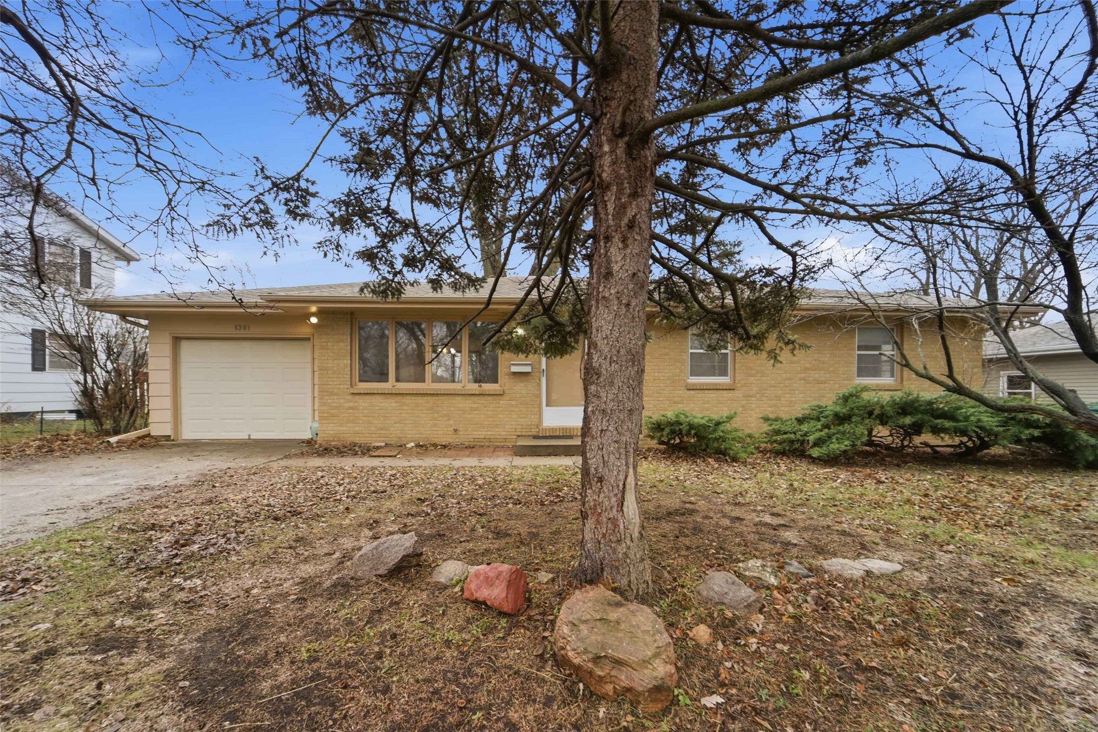 1301 SW Kenworthy Drive