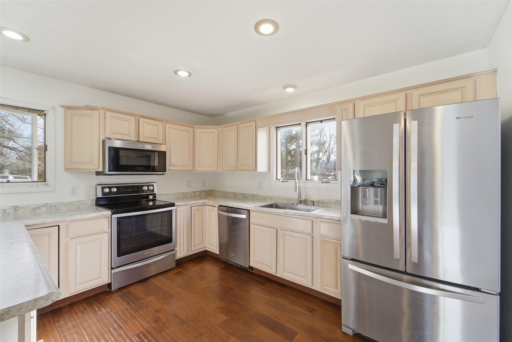 201 Oakridge Drive