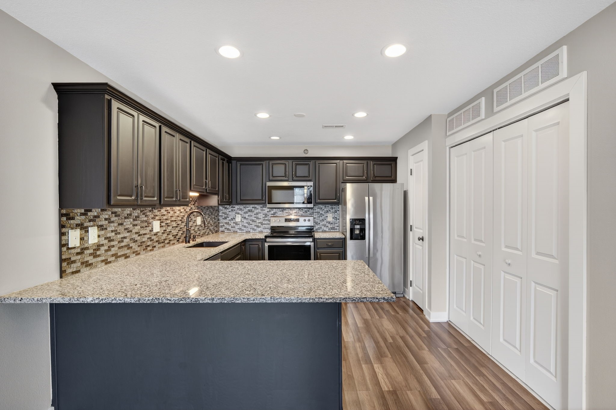 5916 Sutton Place 3