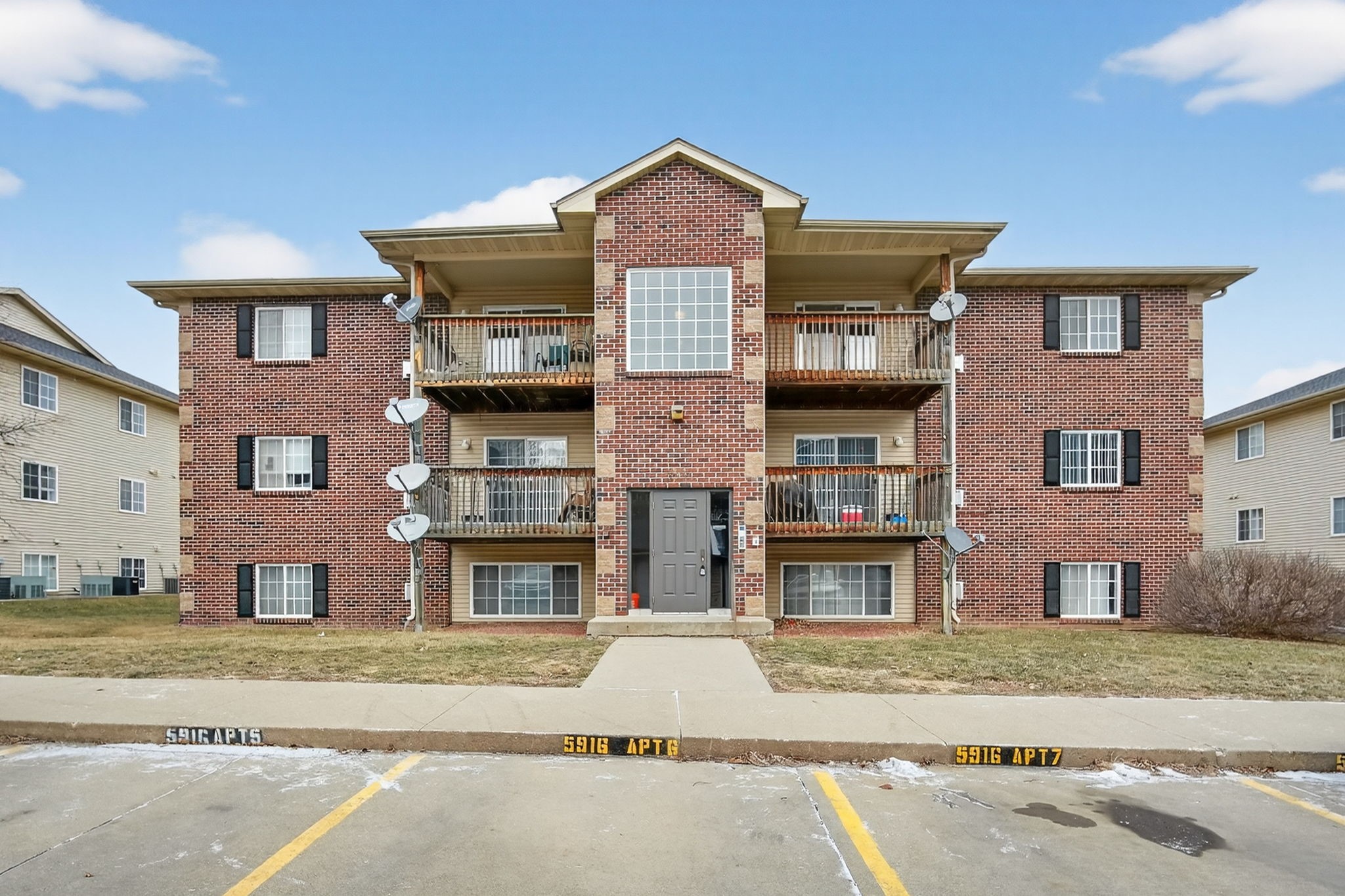 5916 Sutton Place 3