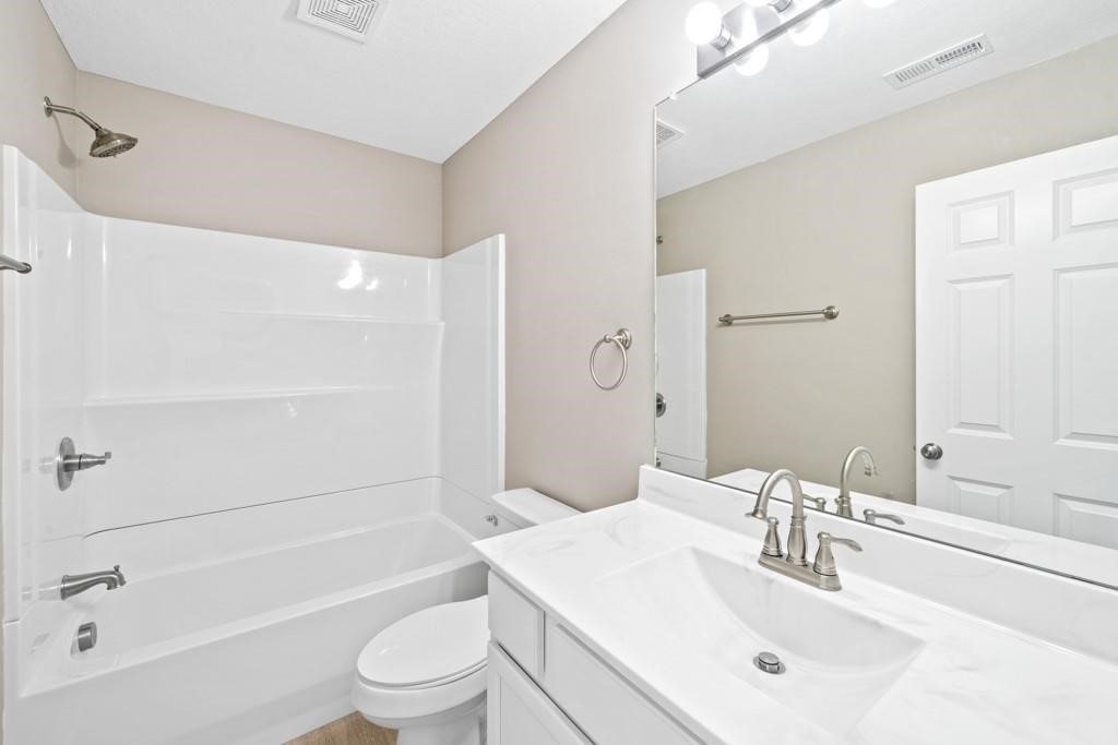 102 E Sycamore Street