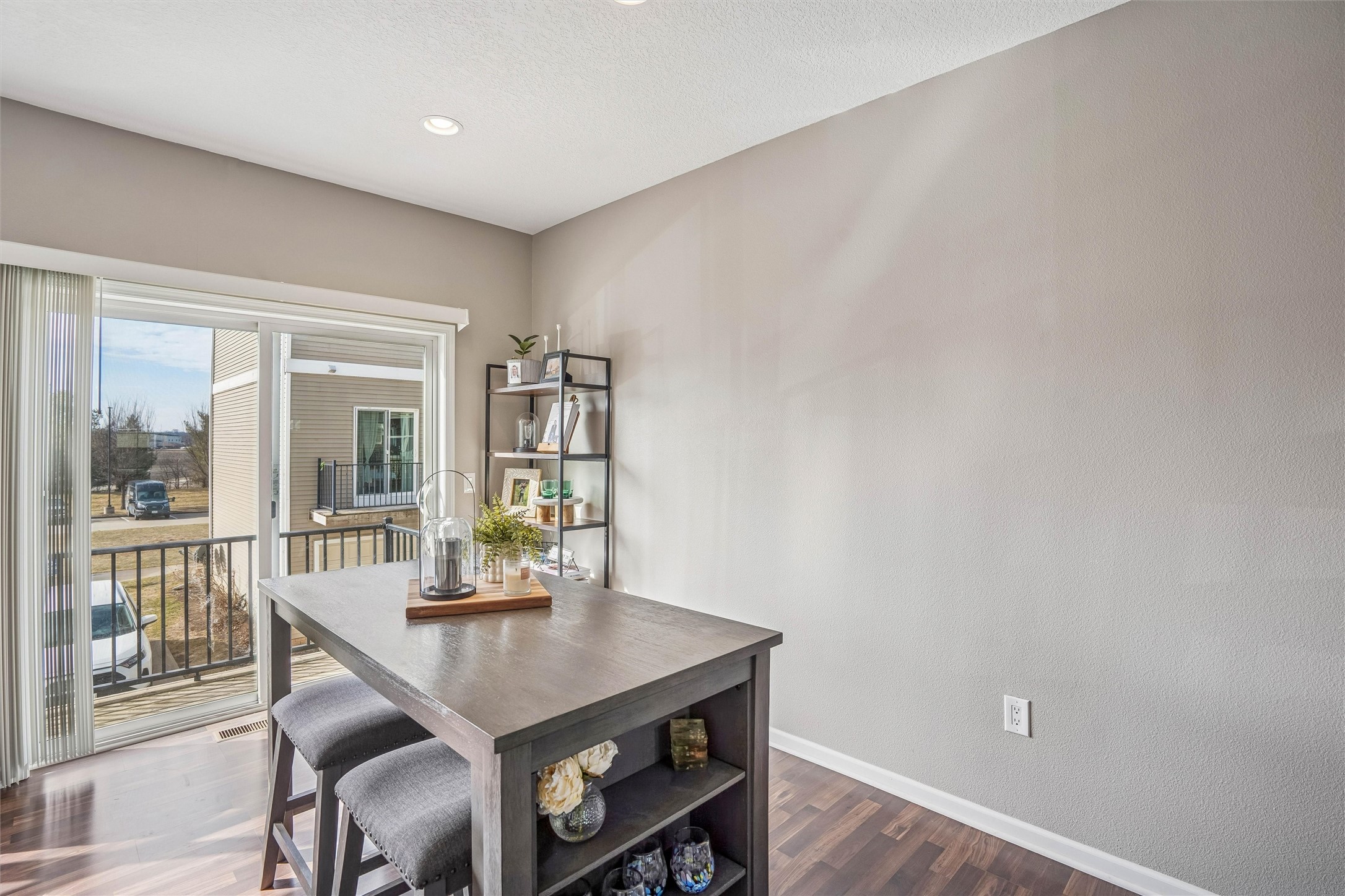 6883 Jack London Drive