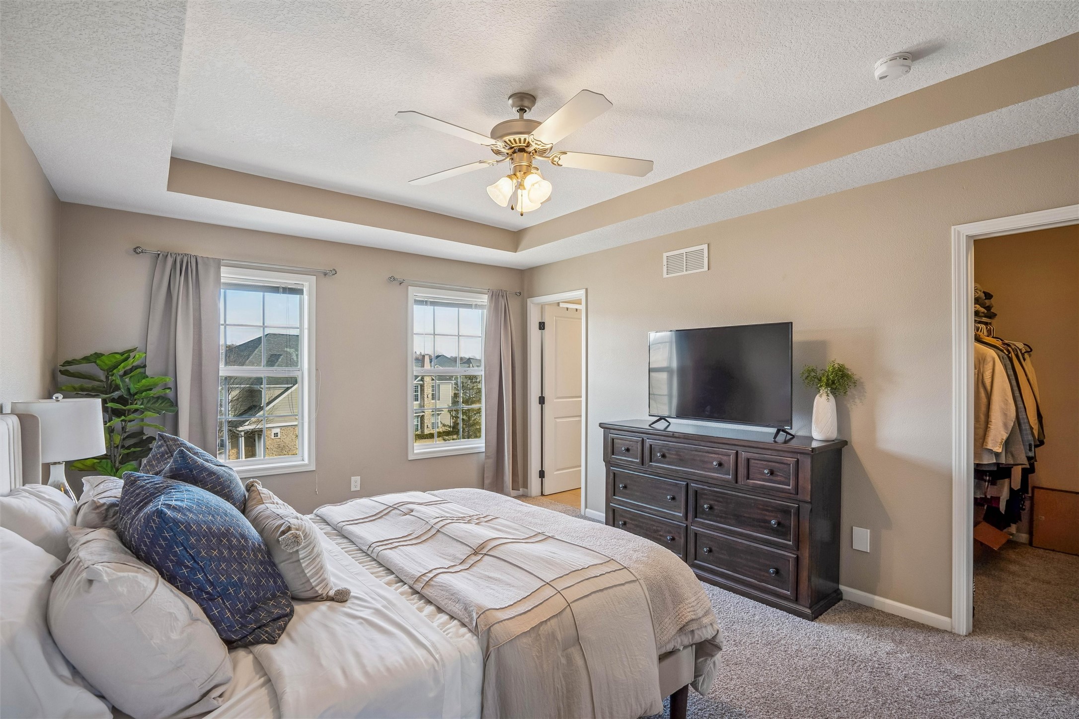 6883 Jack London Drive