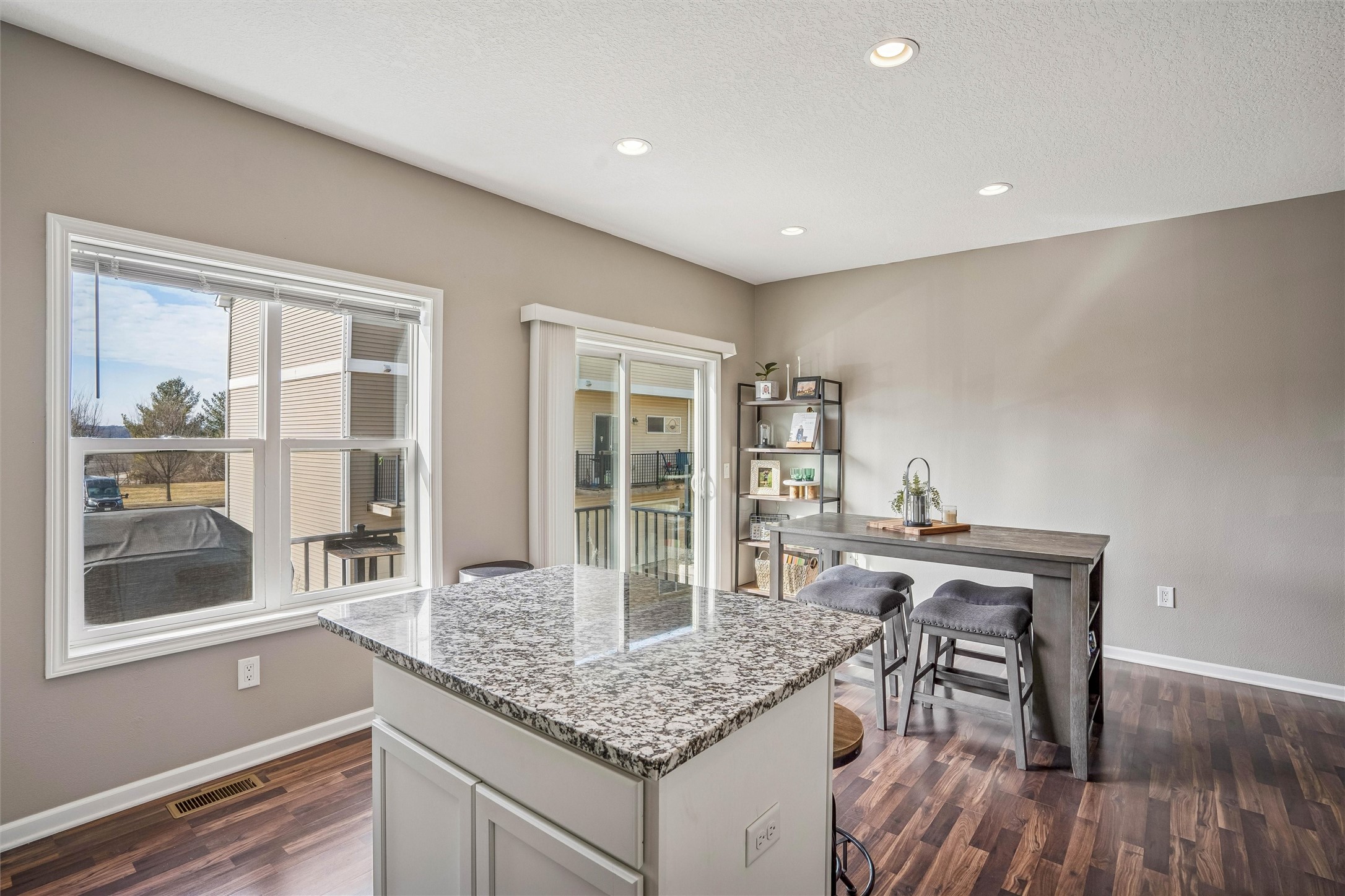 6883 Jack London Drive