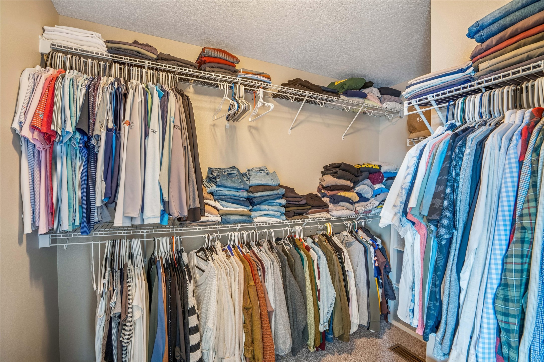 6883 Jack London Drive