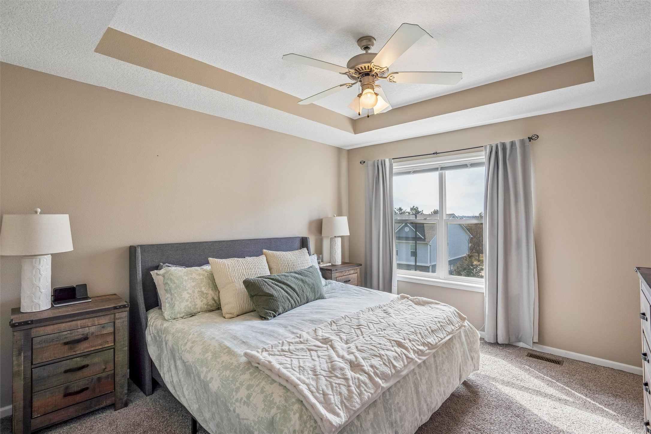 6883 Jack London Drive