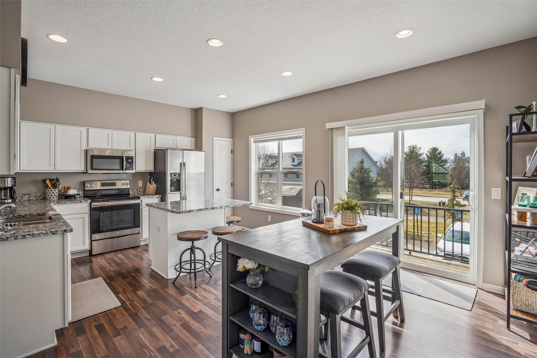 6883 Jack London Drive