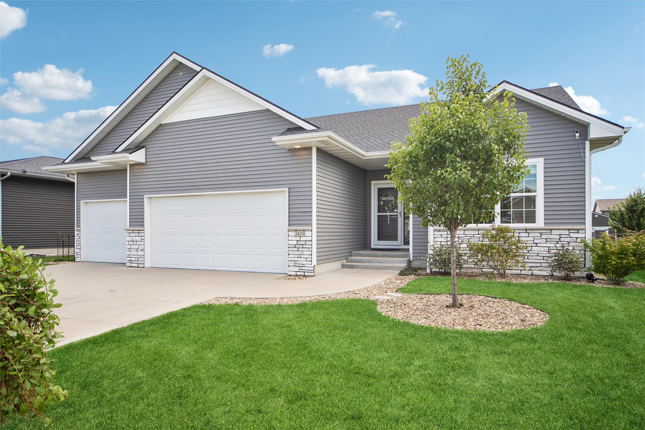 309 Summit Circle NW