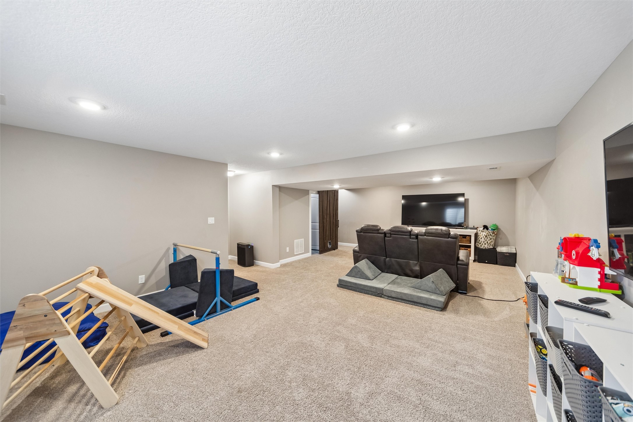 309 Summit Circle NW