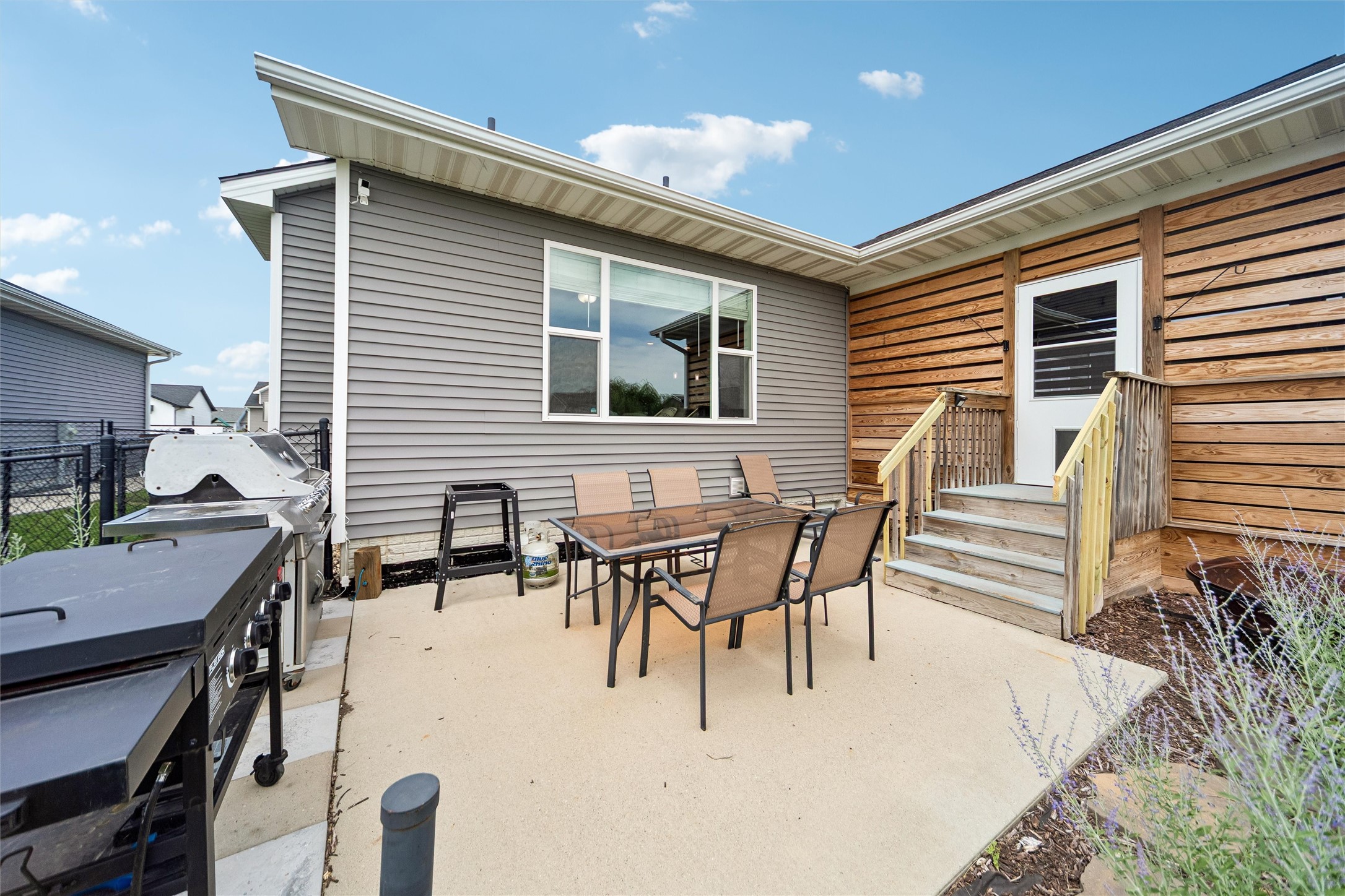 309 Summit Circle NW