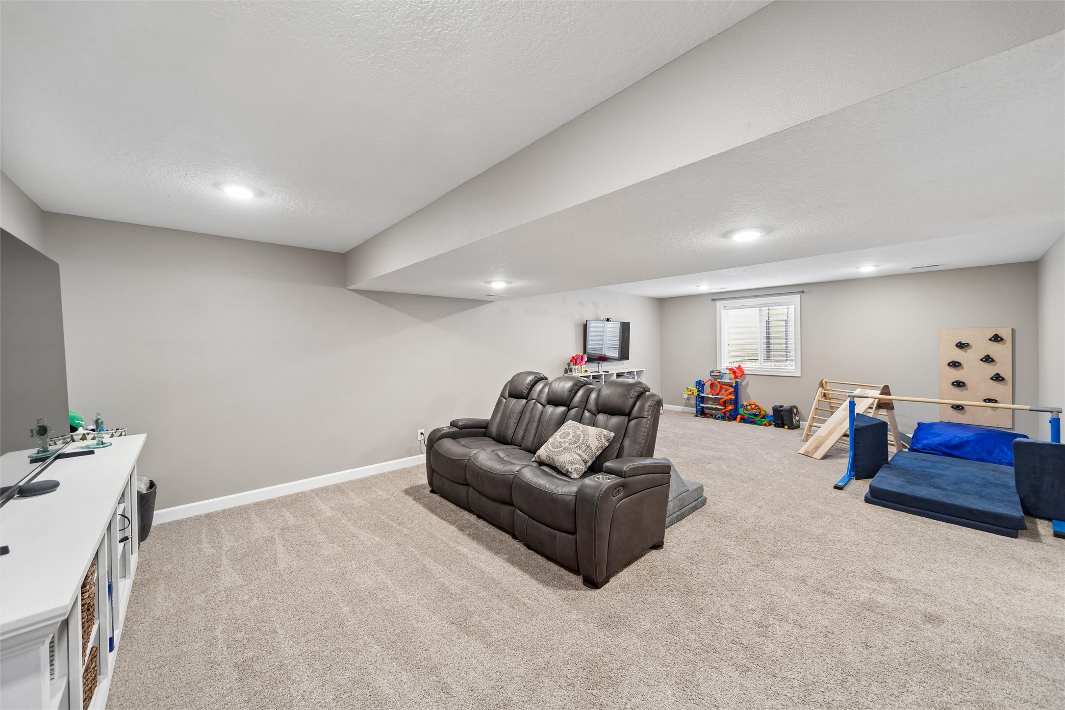 309 Summit Circle NW