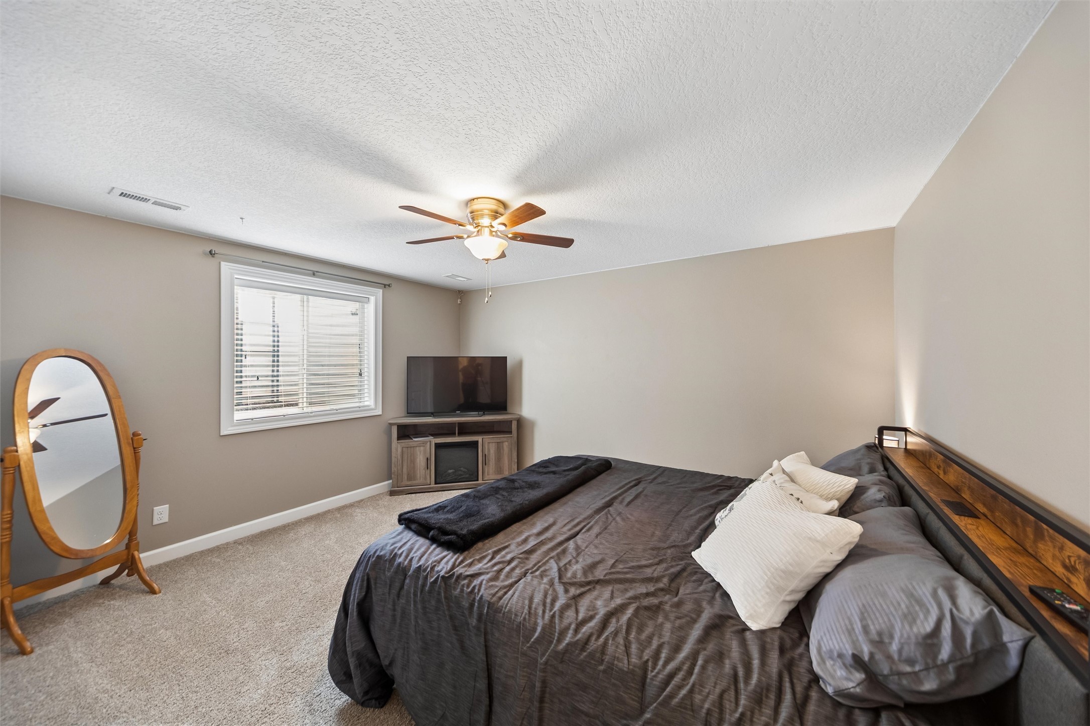 309 Summit Circle NW